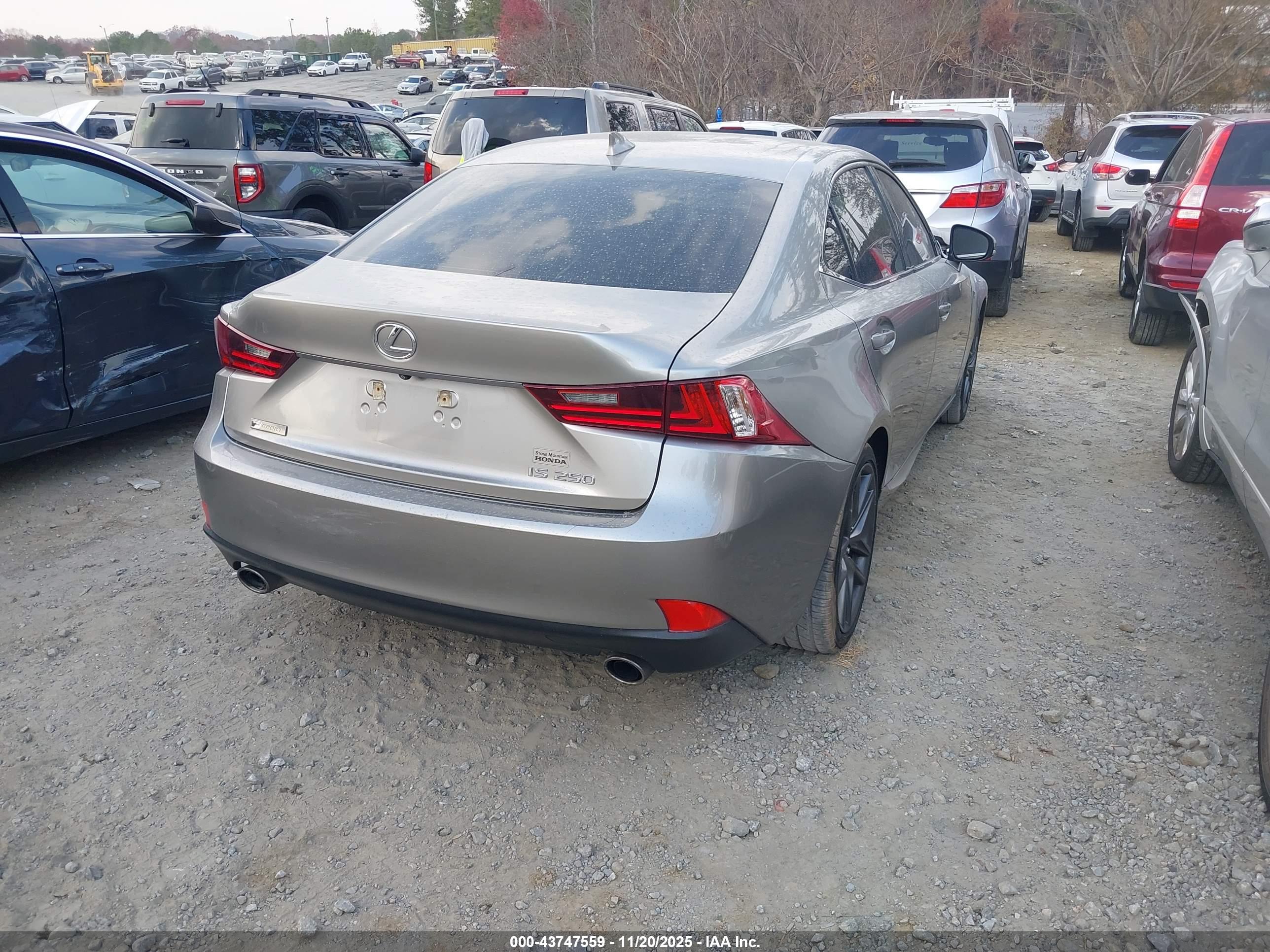 LEXUS IS image 4