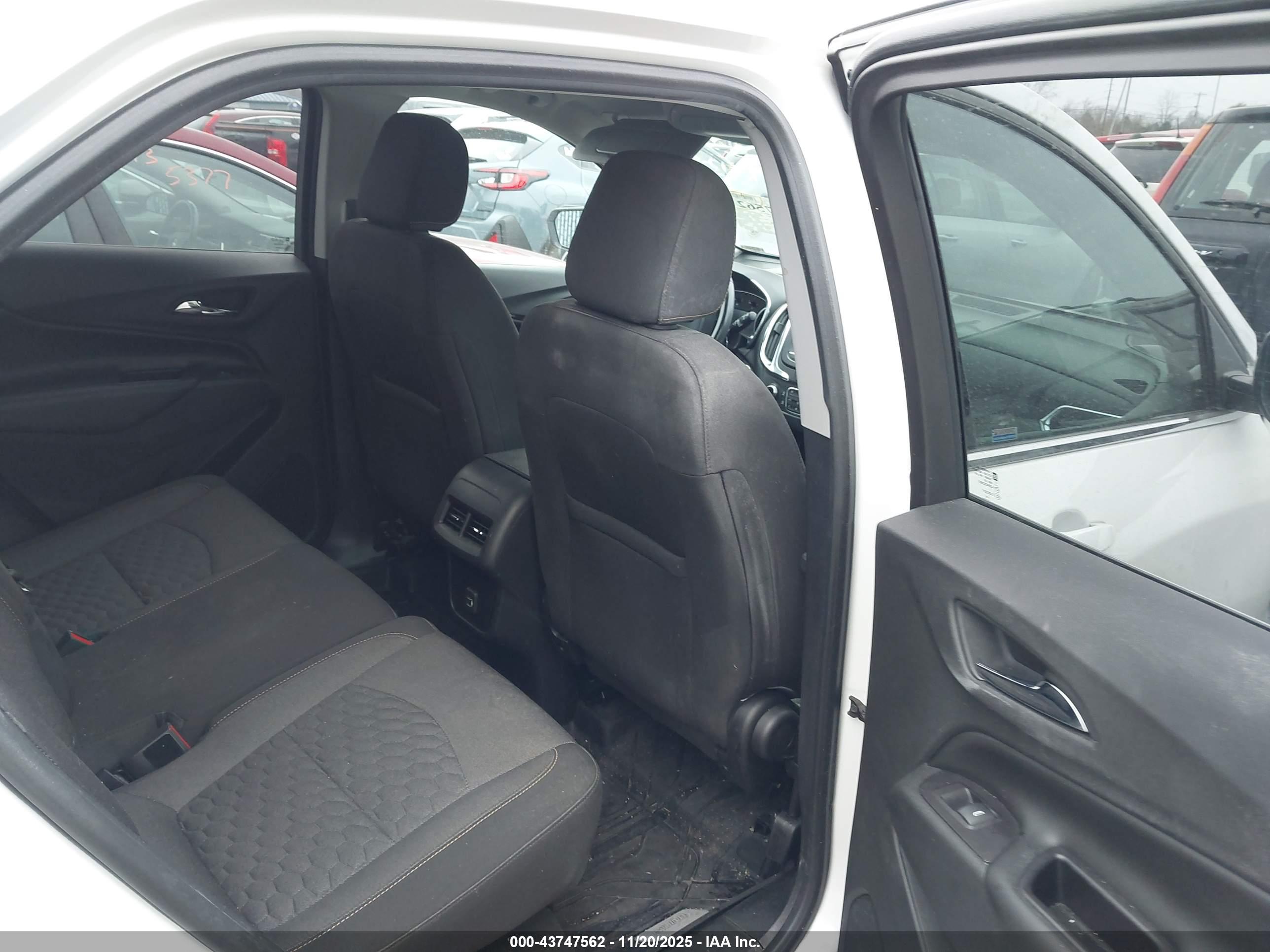 CHEVROLET EQUINOX image 8