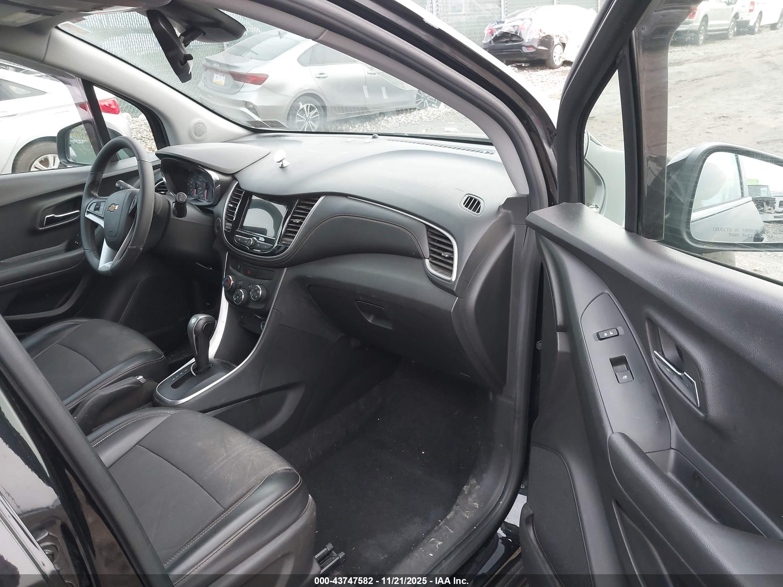 CHEVROLET TRAX image 5