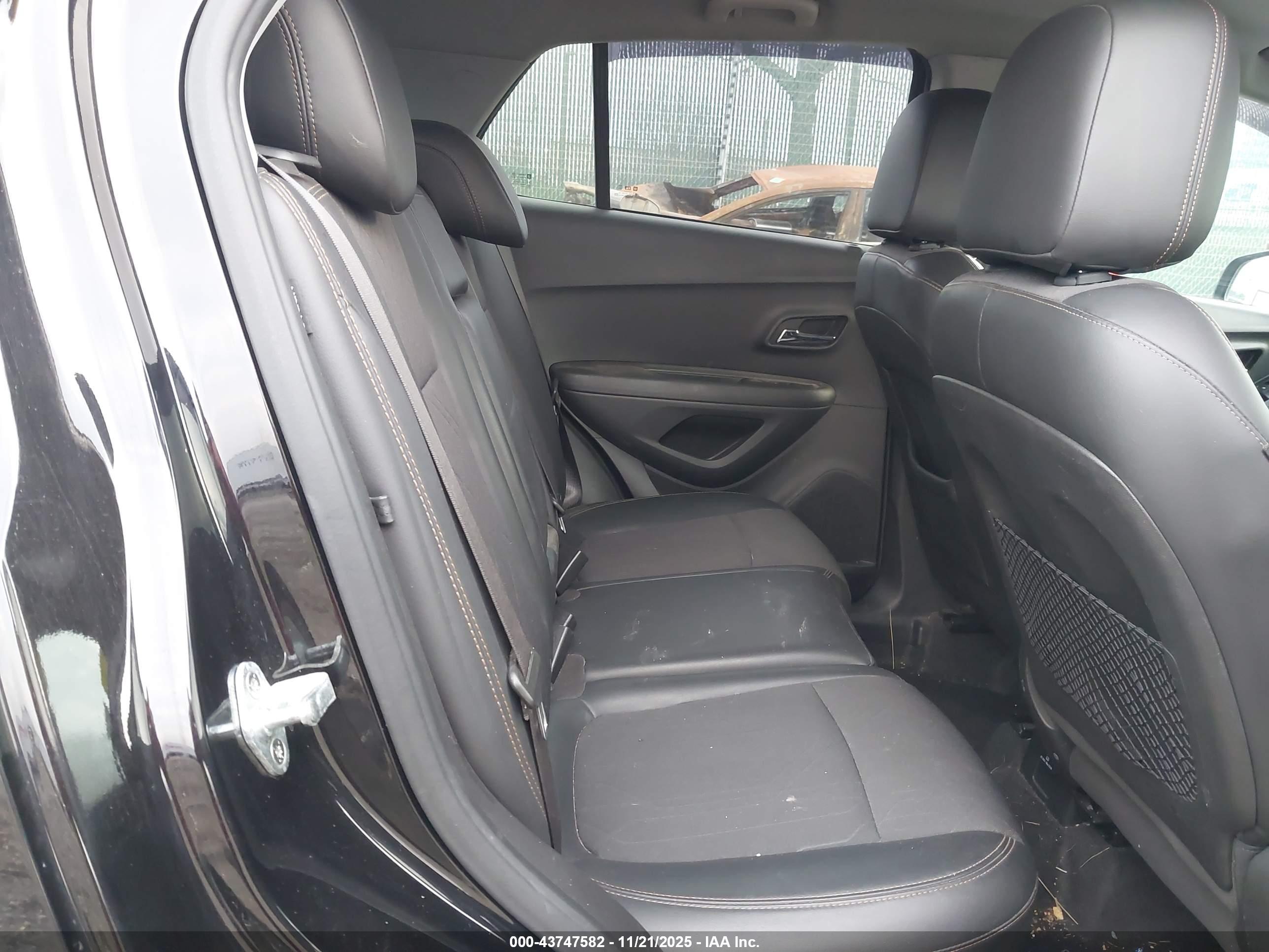 CHEVROLET TRAX image 8