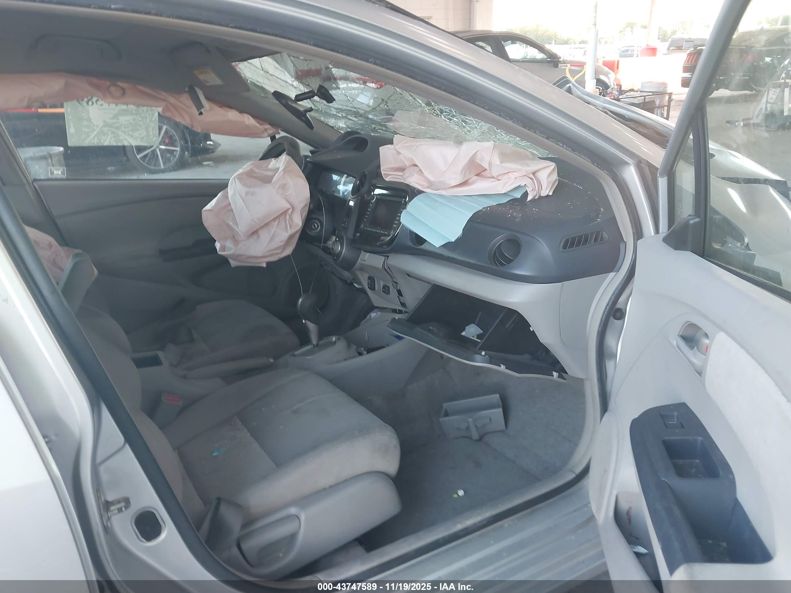 HONDA INSIGHT image 5