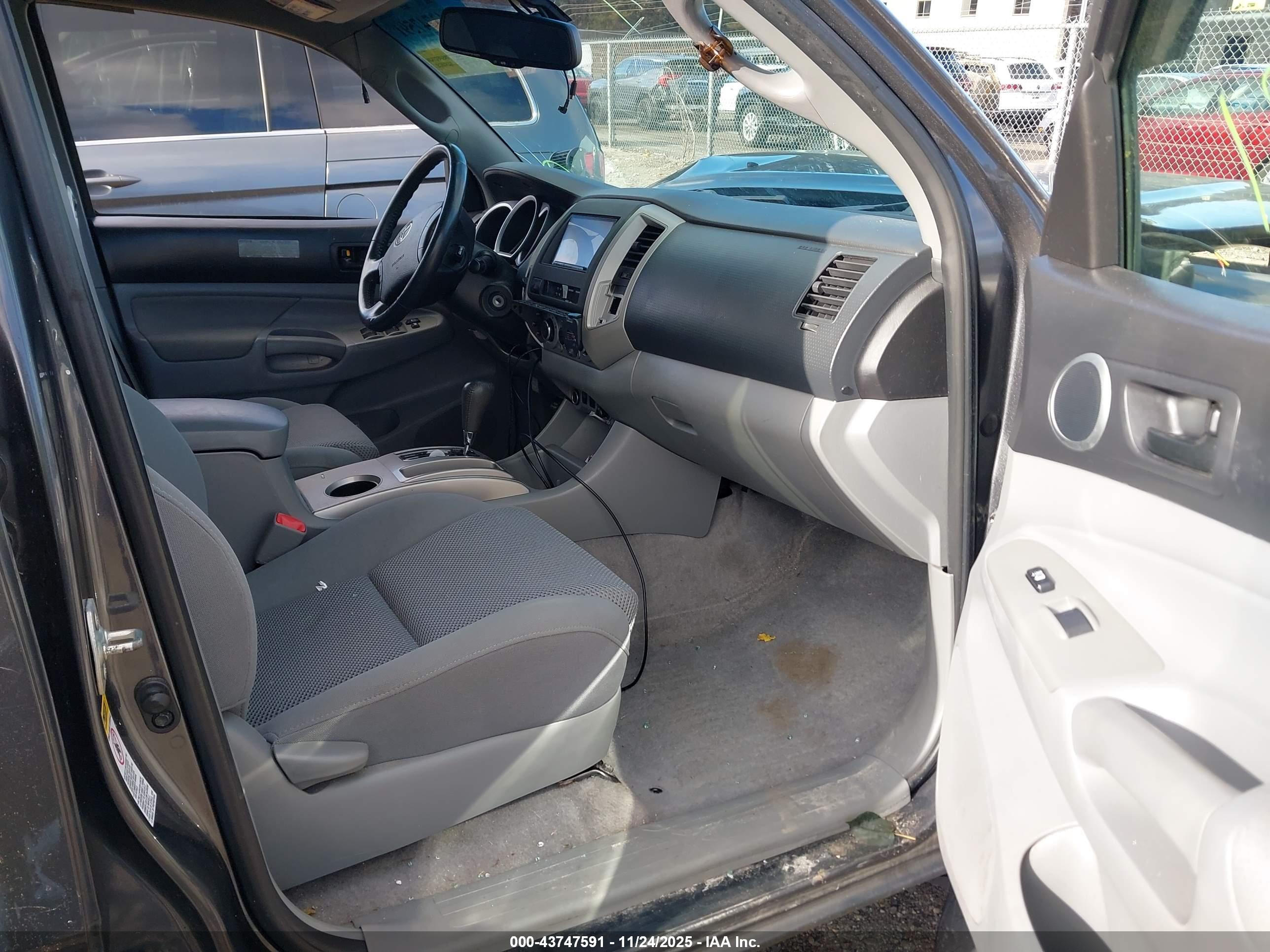 TOYOTA TACOMA image 5