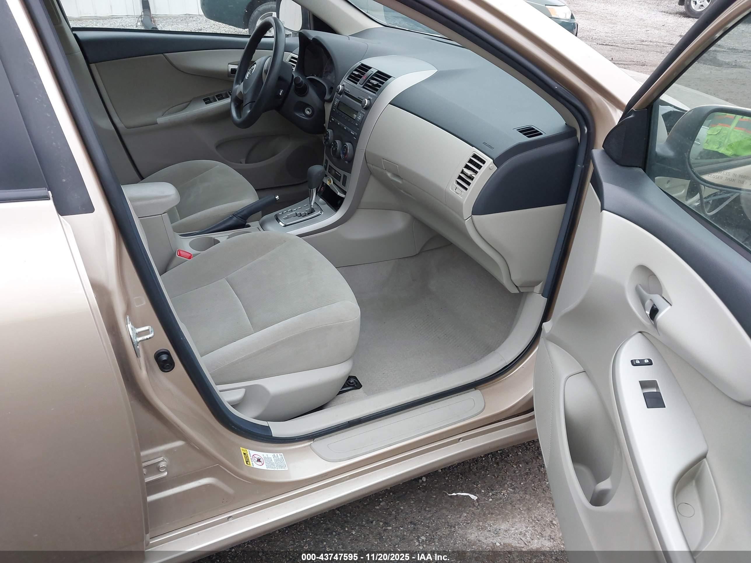TOYOTA COROLLA image 5
