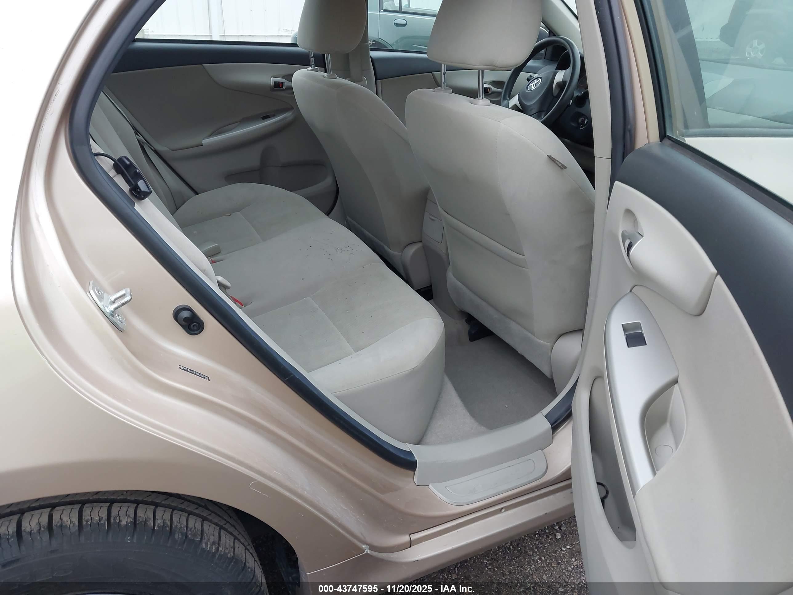 TOYOTA COROLLA image 8