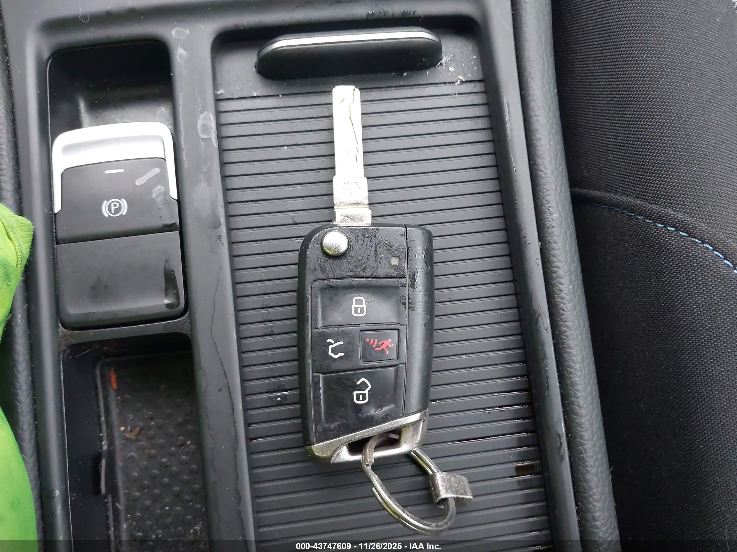 VOLKSWAGEN E-GOLF image 11