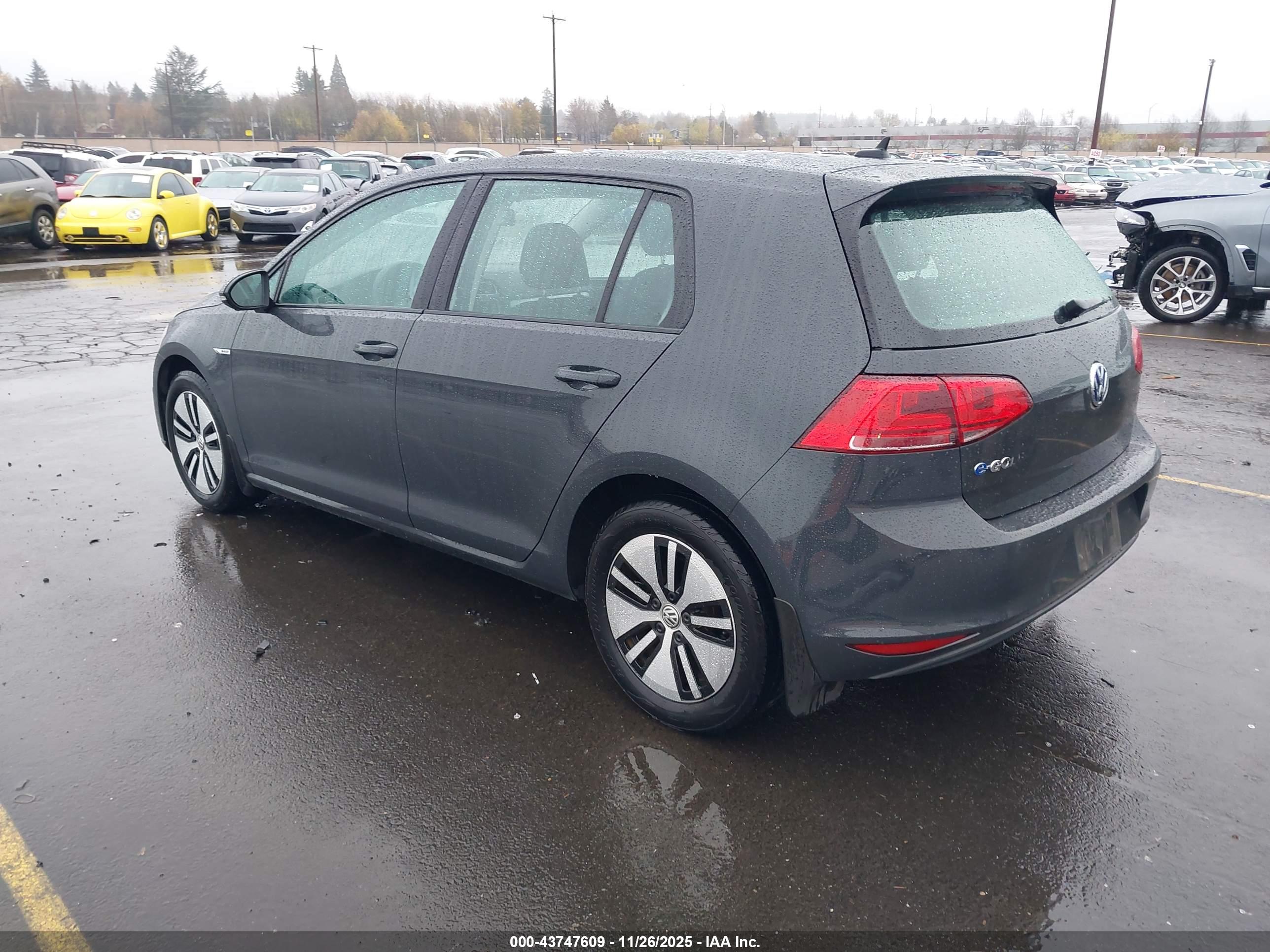 VOLKSWAGEN E-GOLF image 3