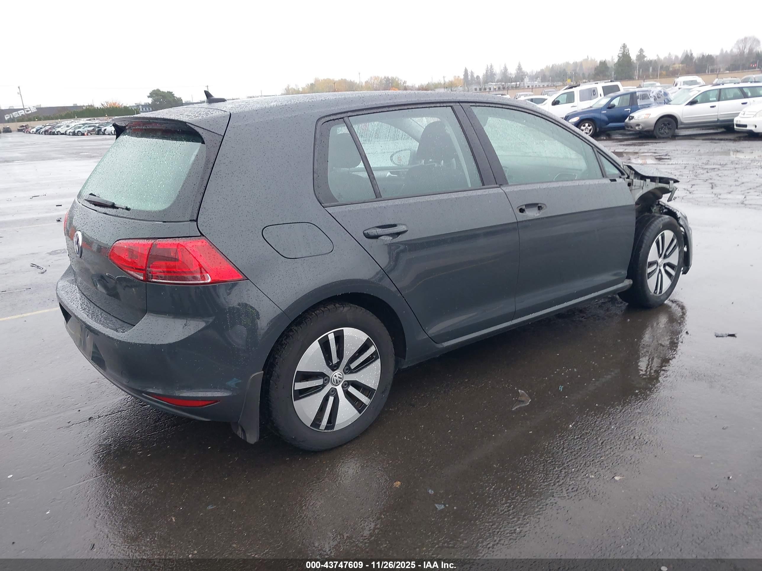 VOLKSWAGEN E-GOLF image 4