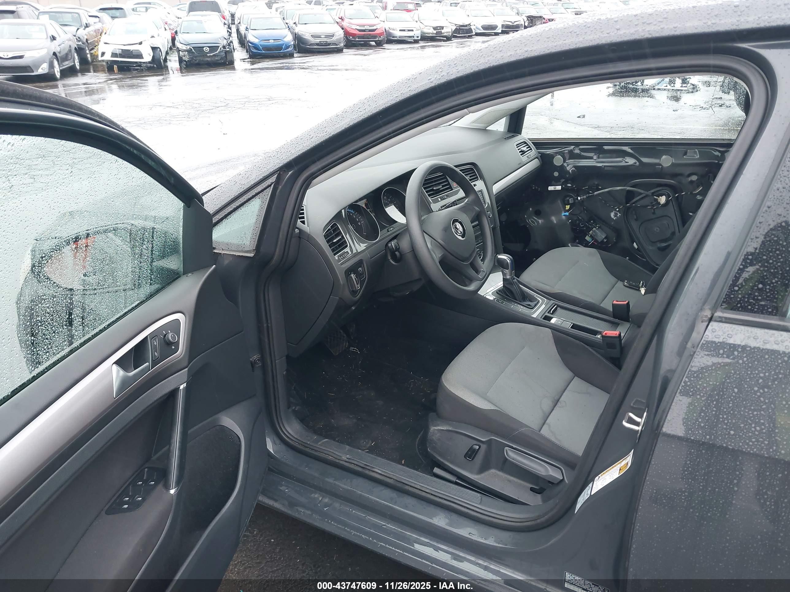 VOLKSWAGEN E-GOLF image 5