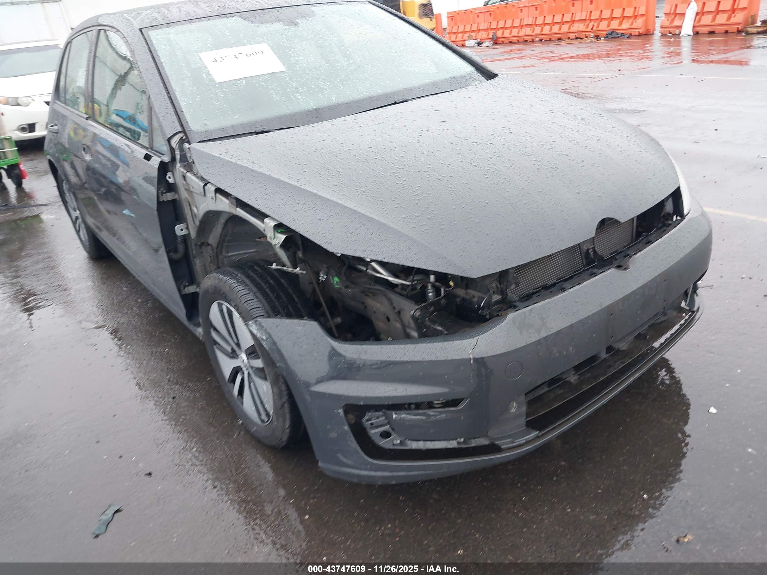 VOLKSWAGEN E-GOLF image 6