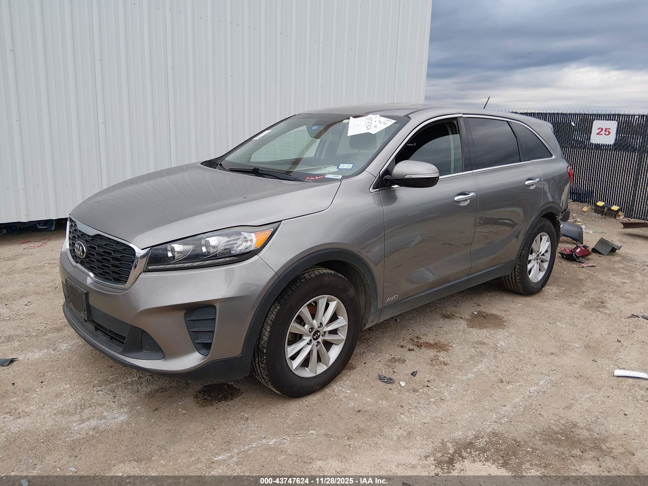 KIA SORENTO image 2