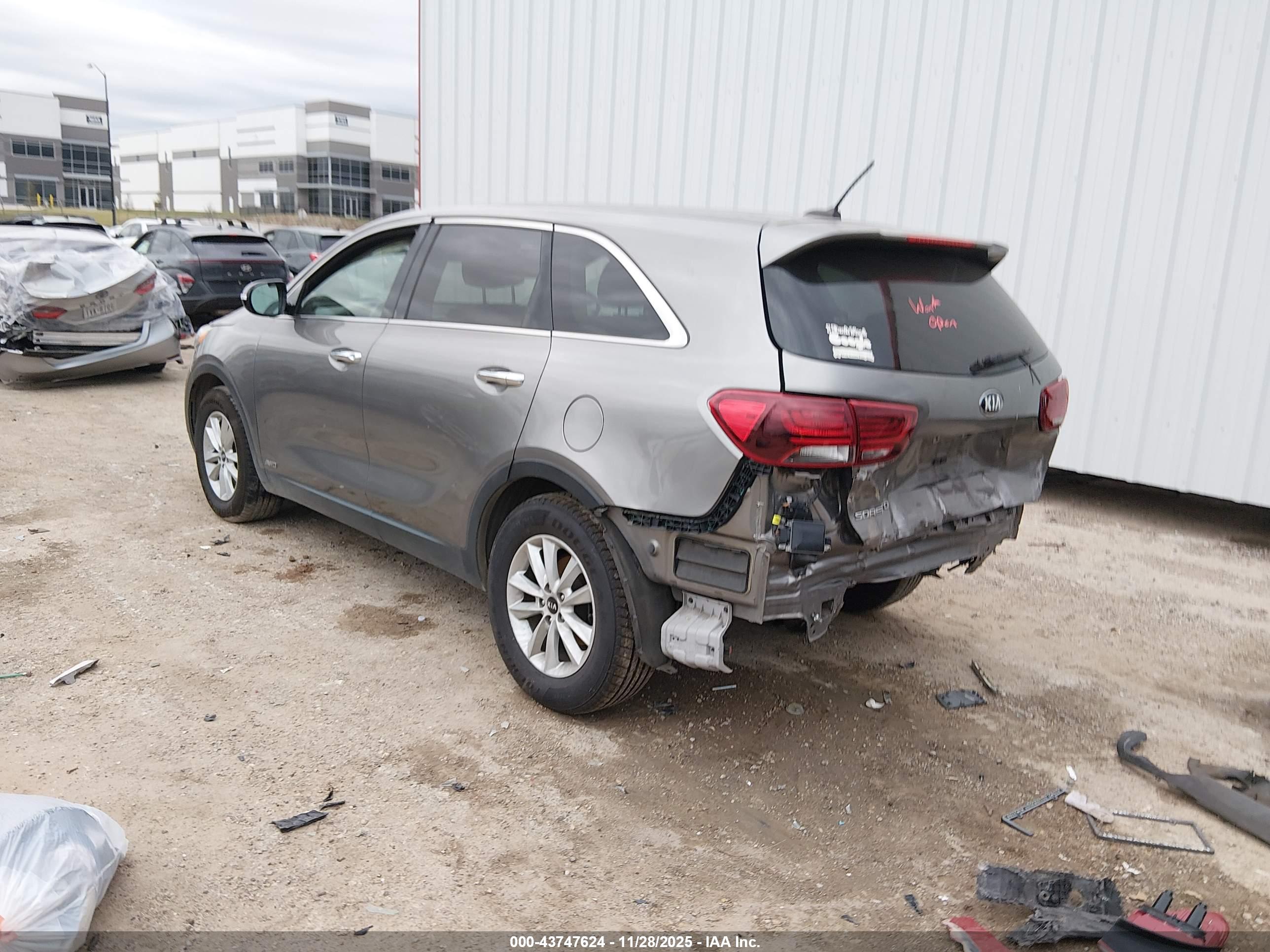 KIA SORENTO image 3