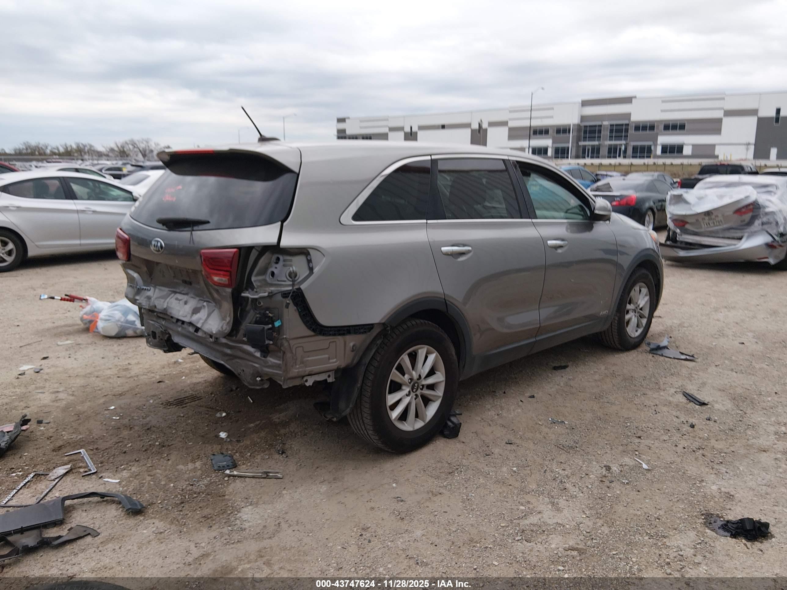 KIA SORENTO image 4