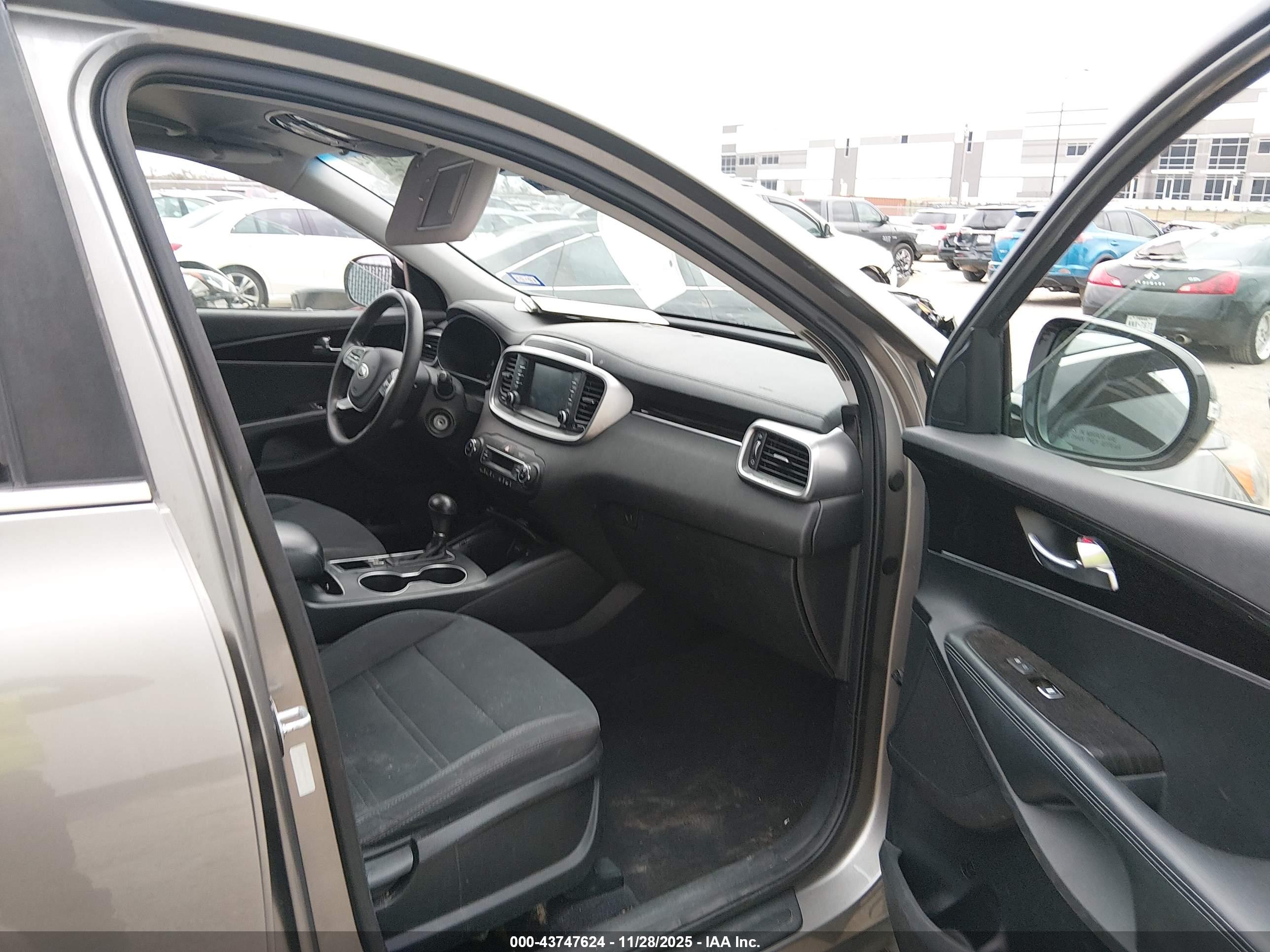 KIA SORENTO image 5