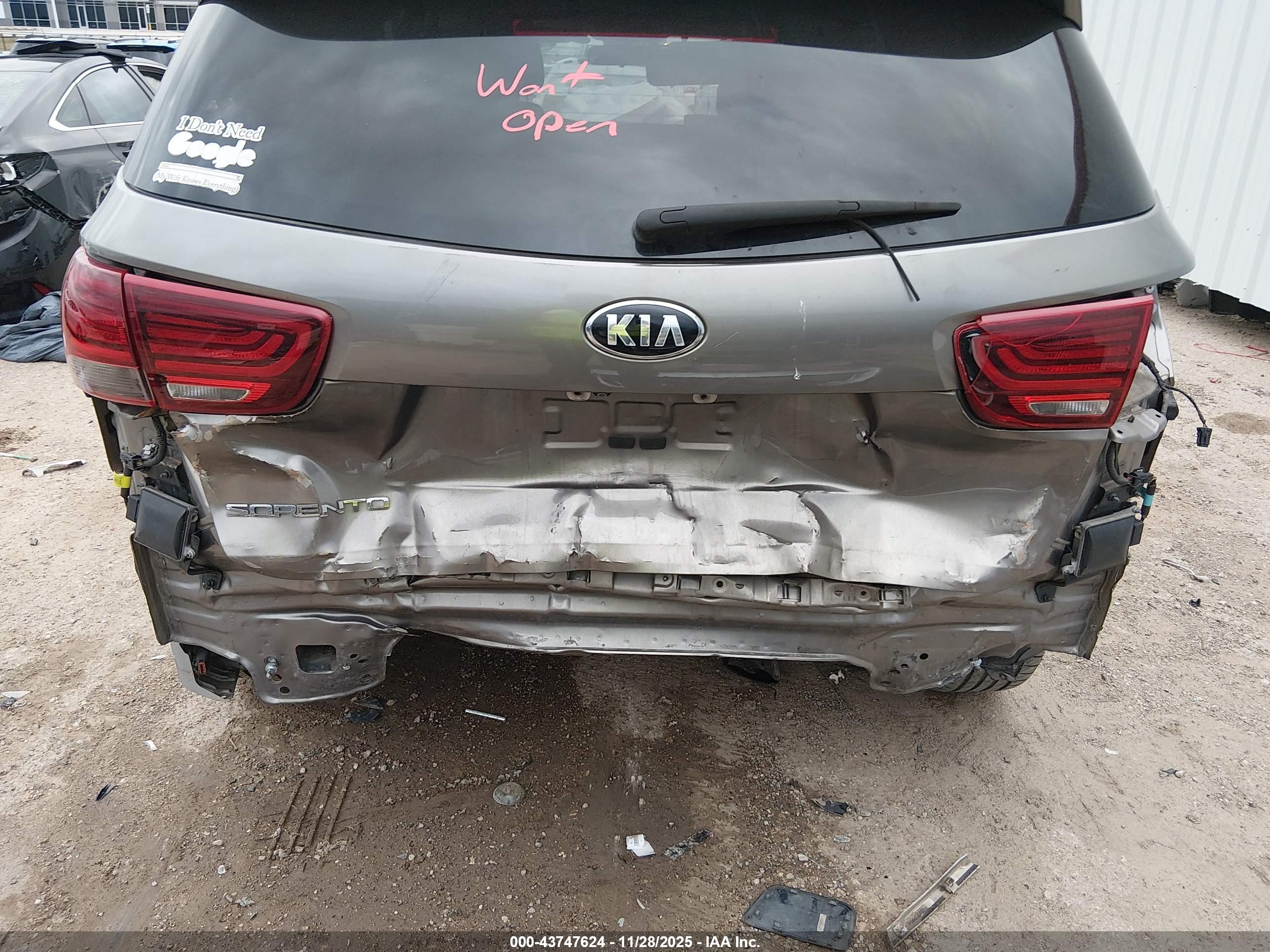 KIA SORENTO image 6
