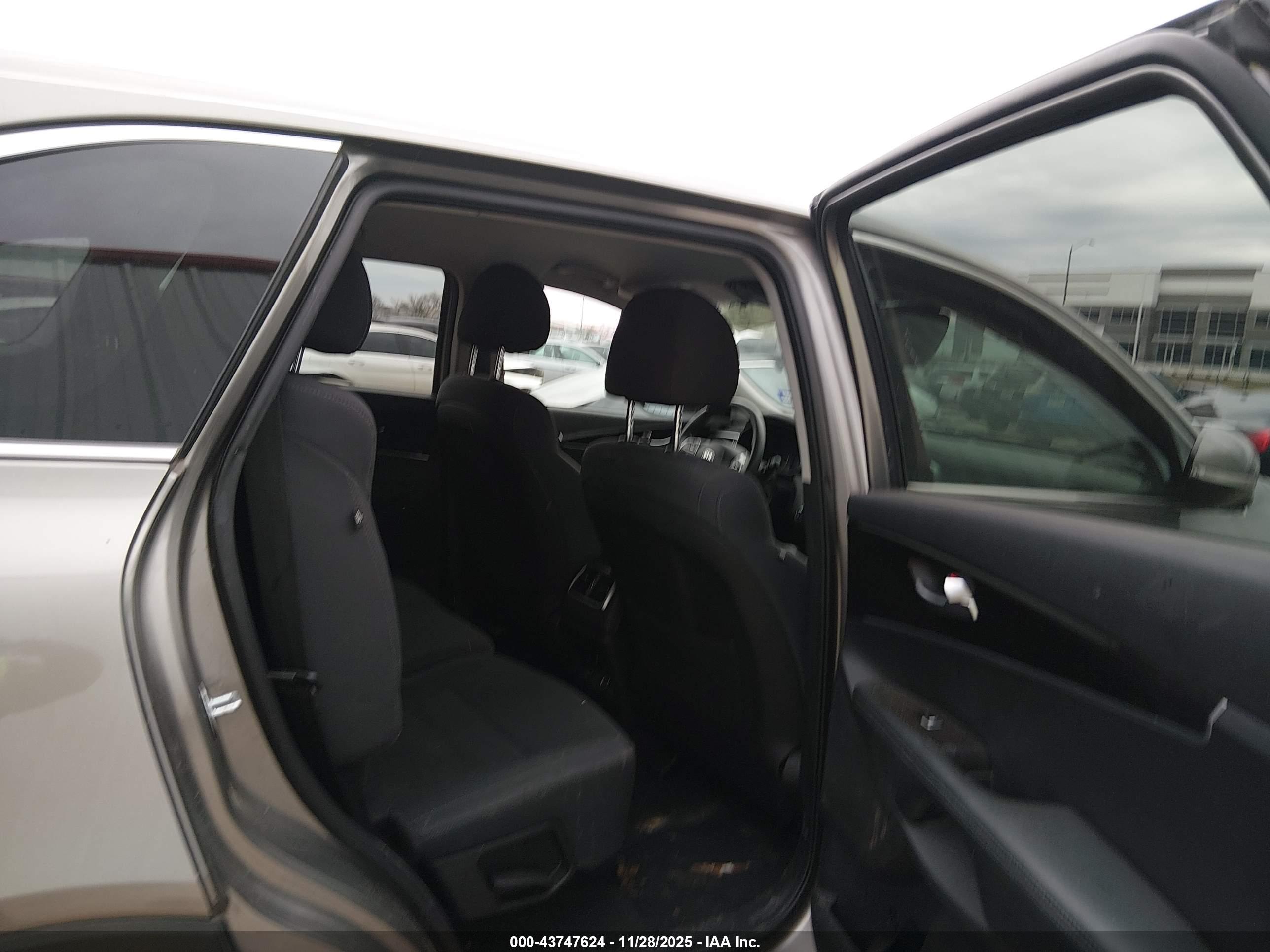 KIA SORENTO image 8