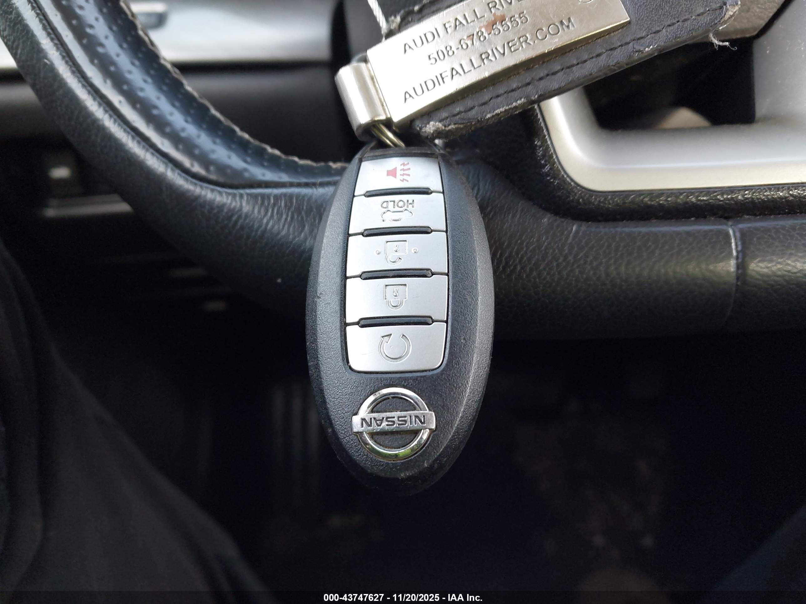 NISSAN MAXIMA image 11