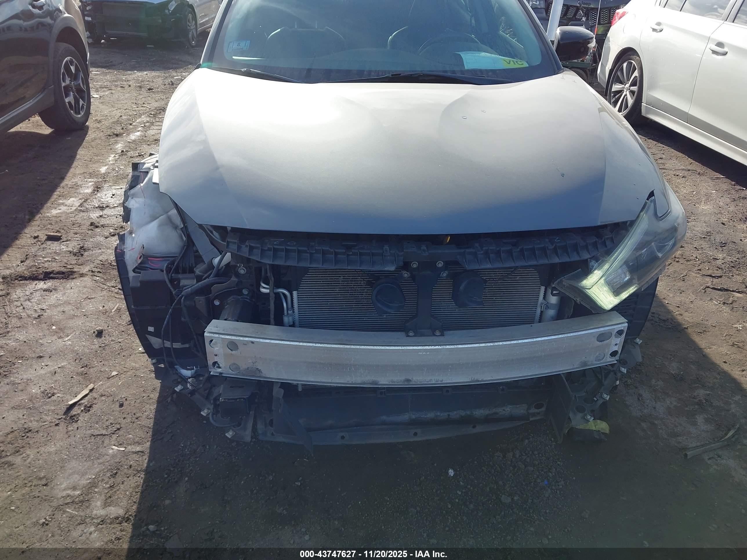 NISSAN MAXIMA image 6