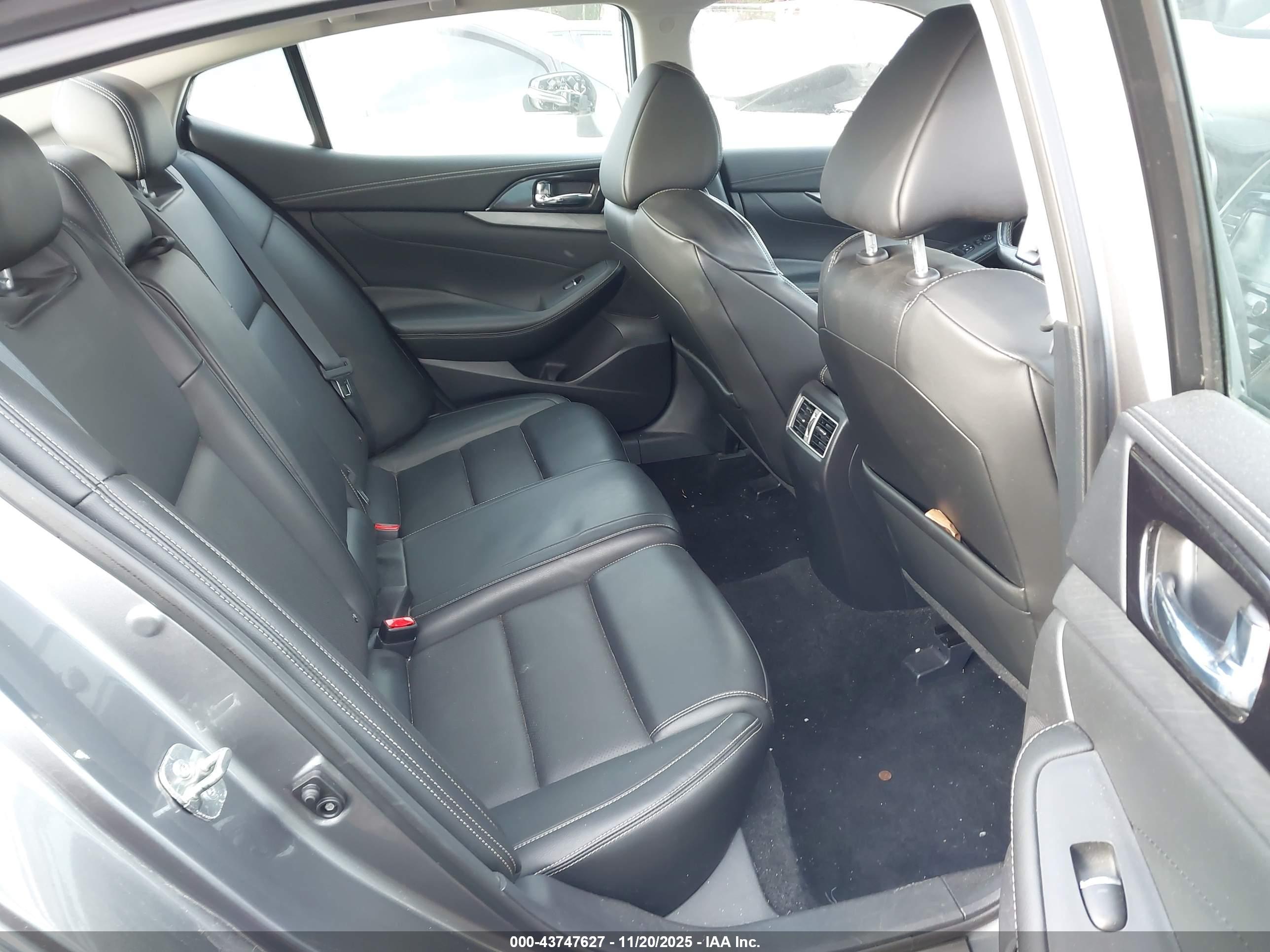 NISSAN MAXIMA image 8