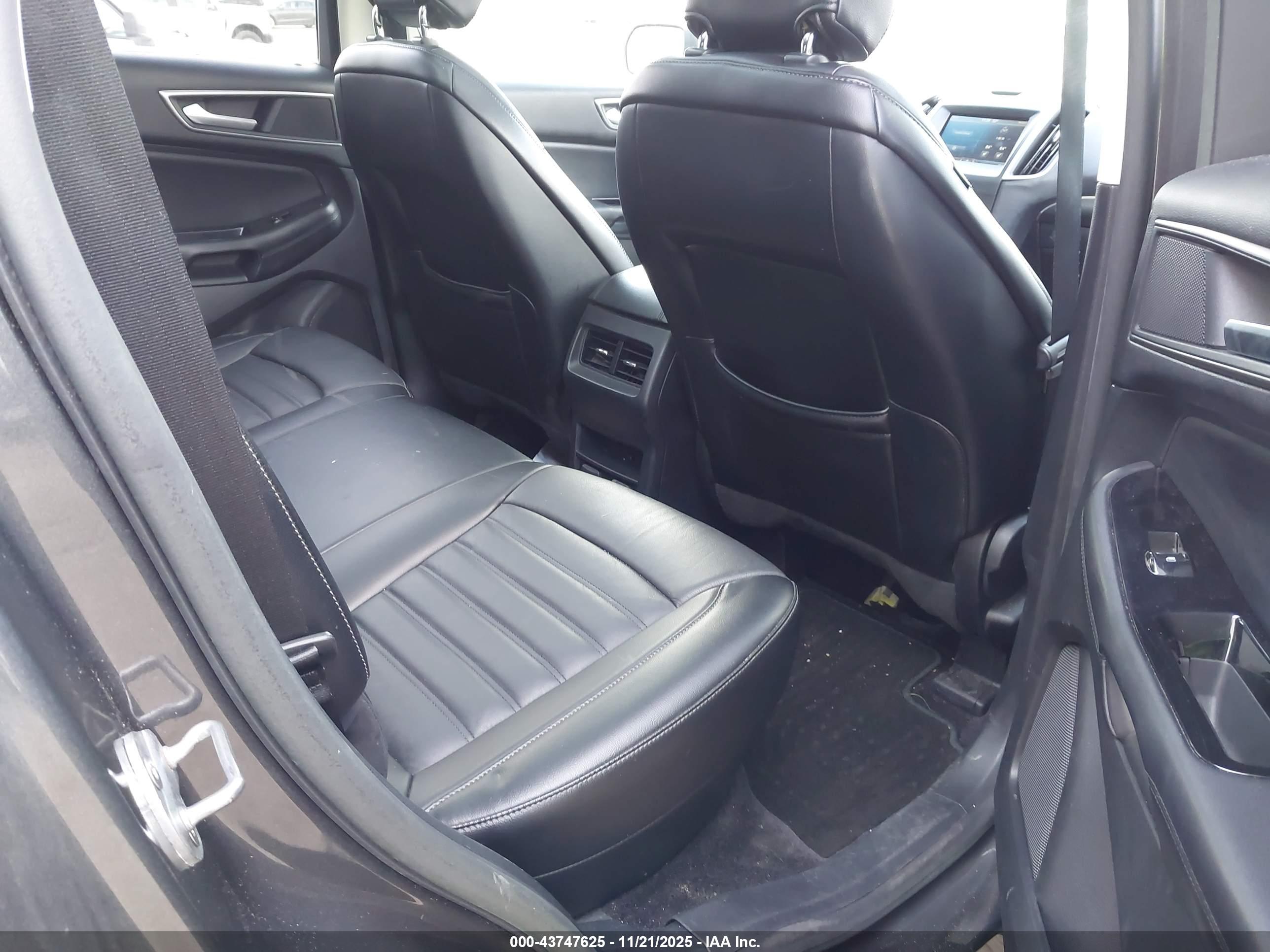 FORD EDGE image 8