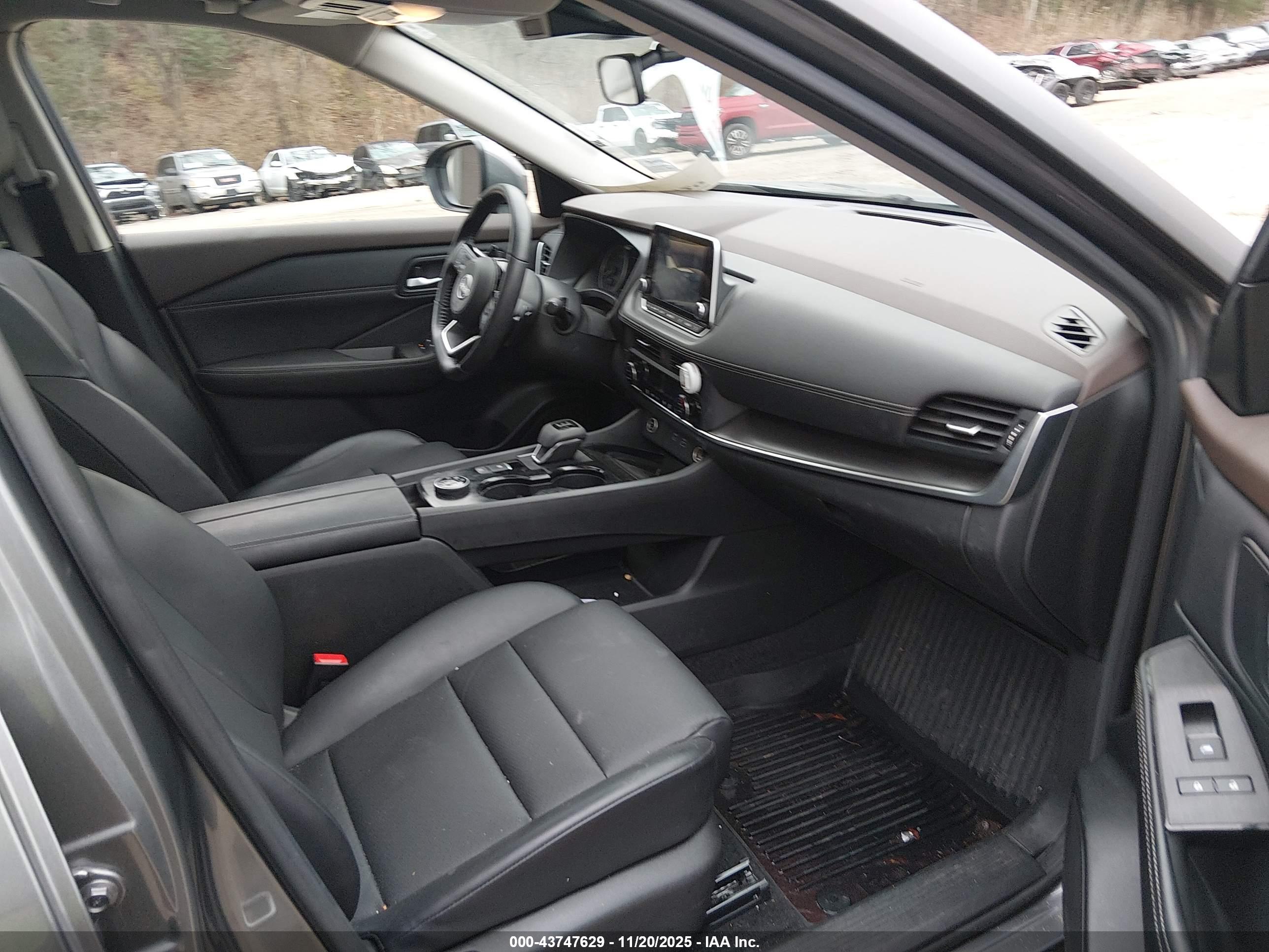 NISSAN ROGUE image 5