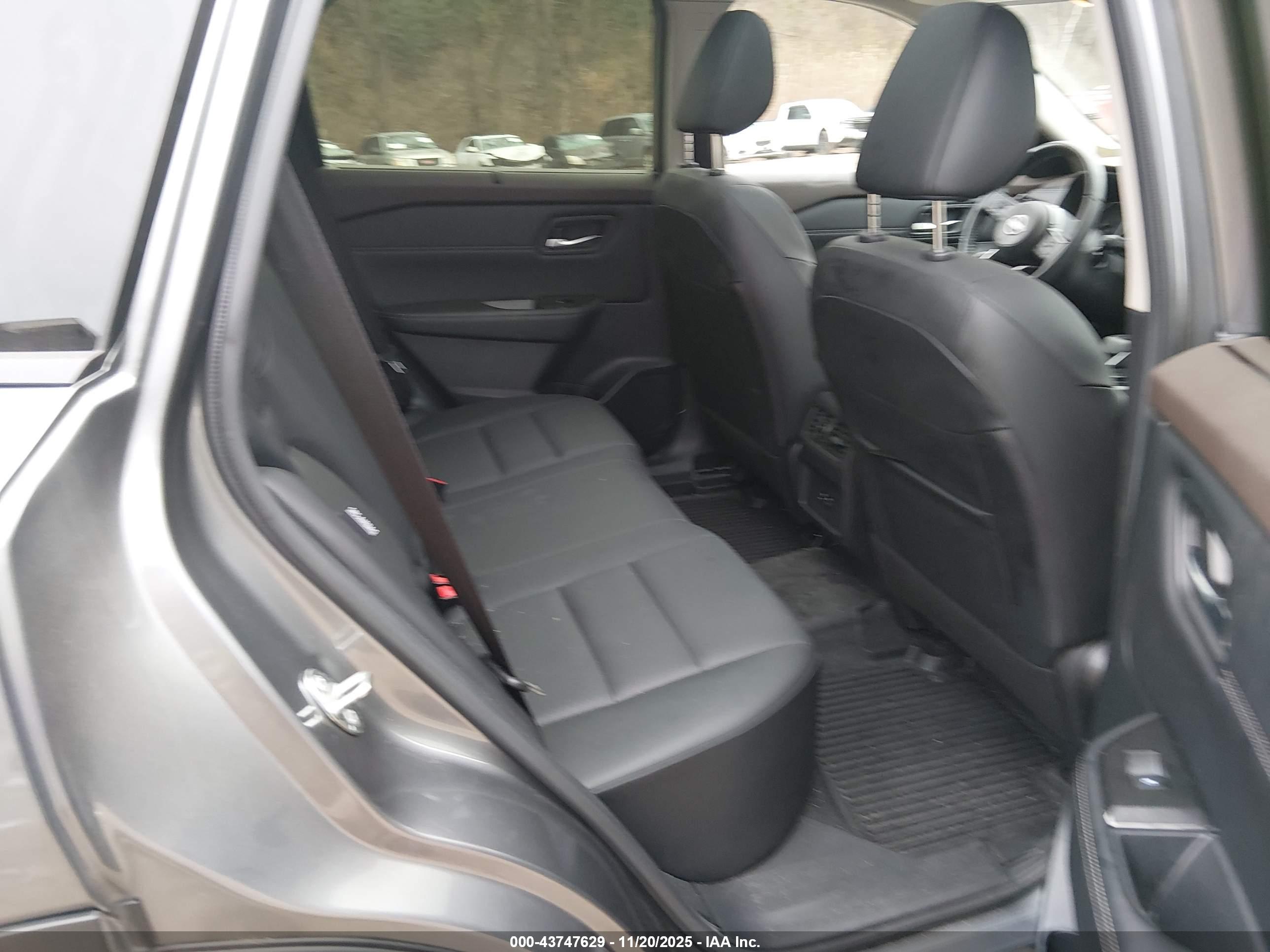 NISSAN ROGUE image 8