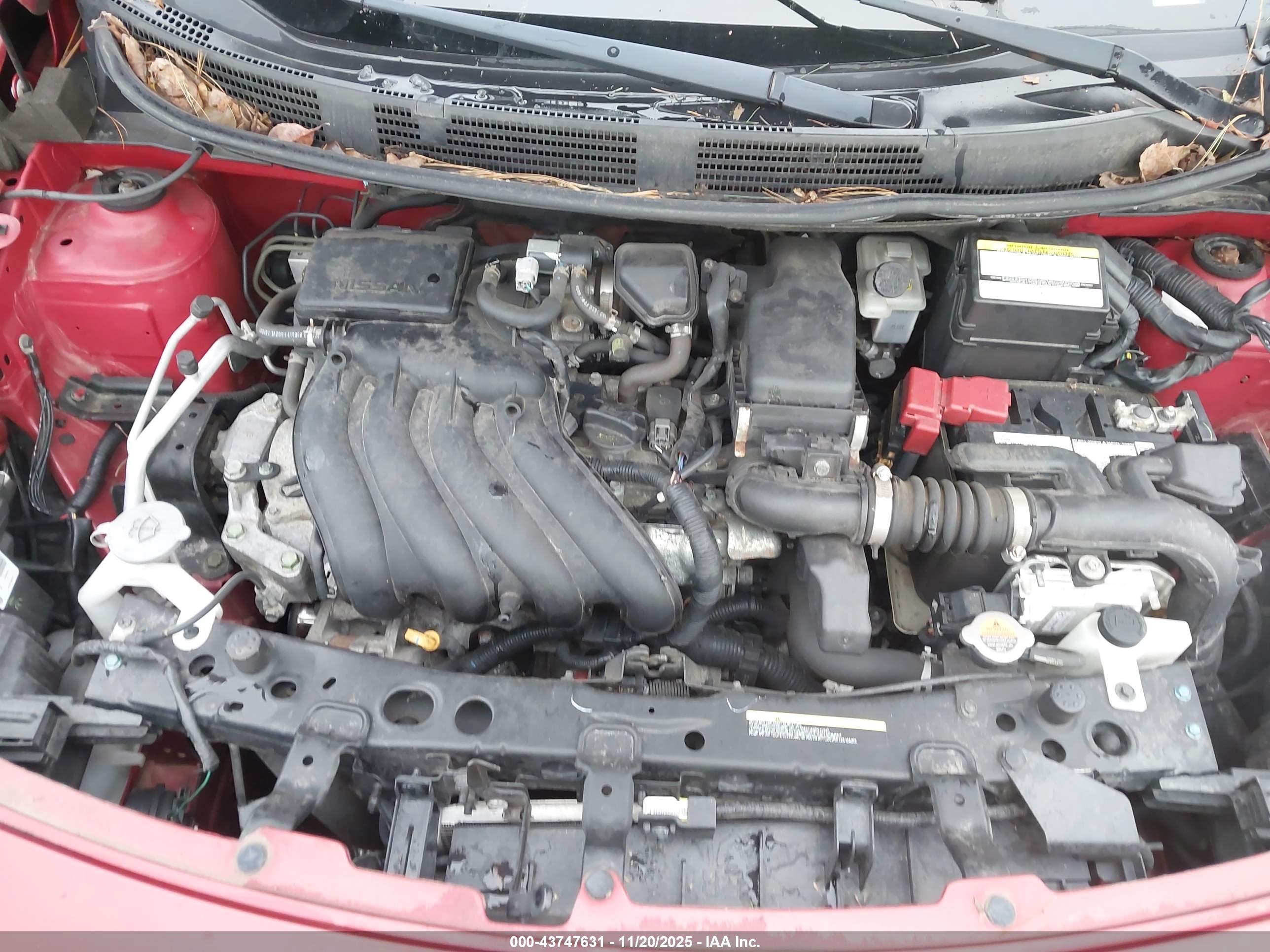 NISSAN VERSA image 10