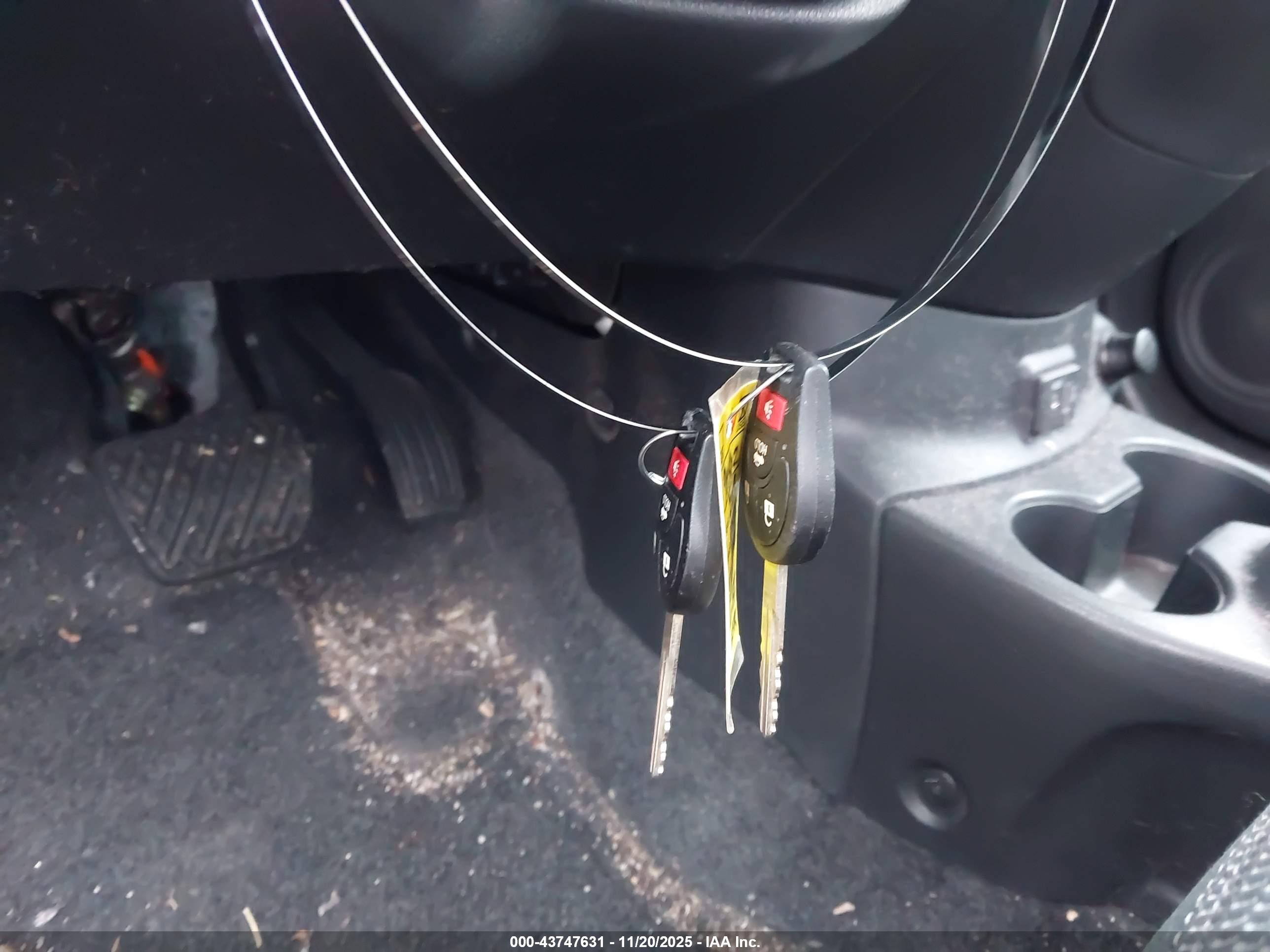 NISSAN VERSA image 11