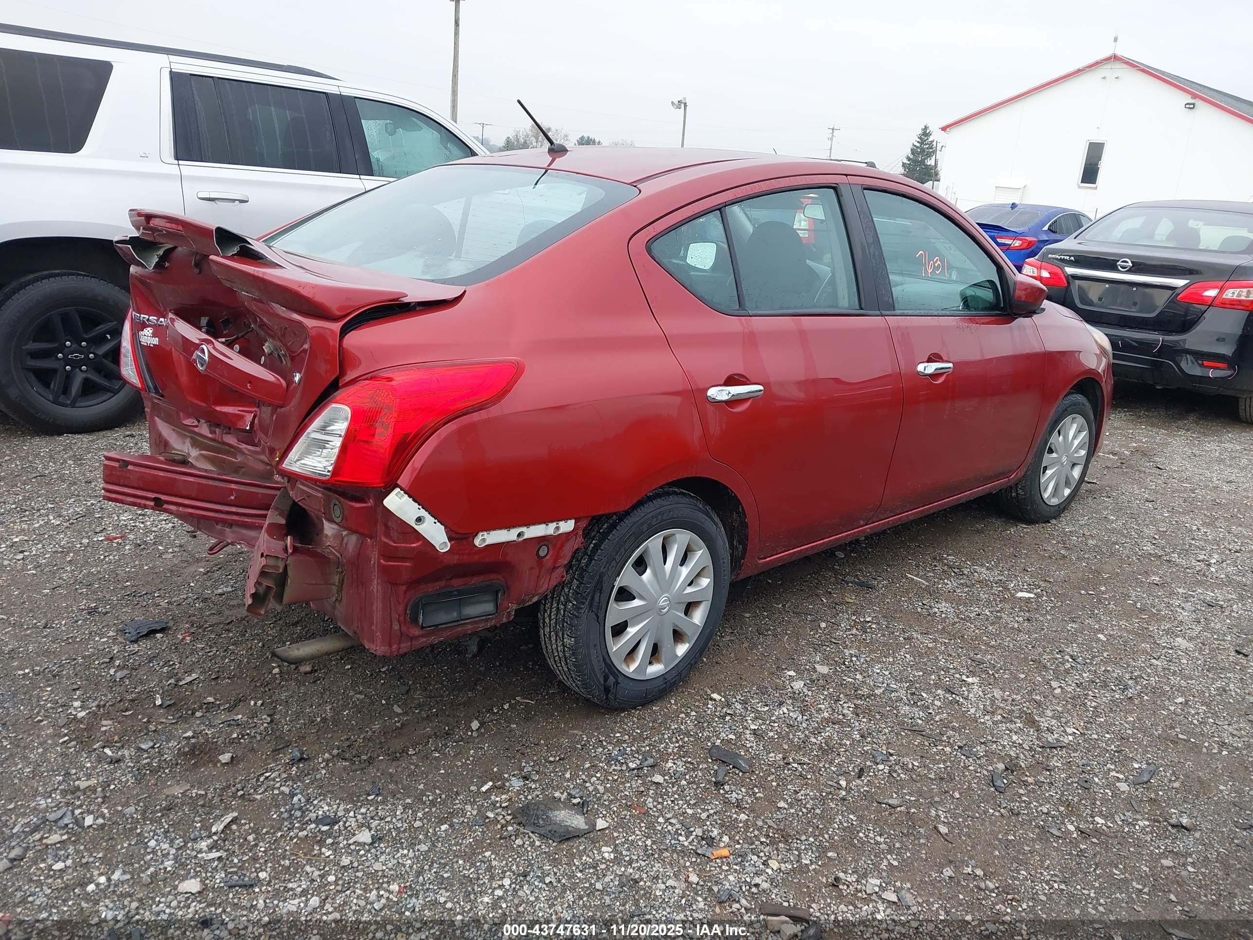 NISSAN VERSA image 4