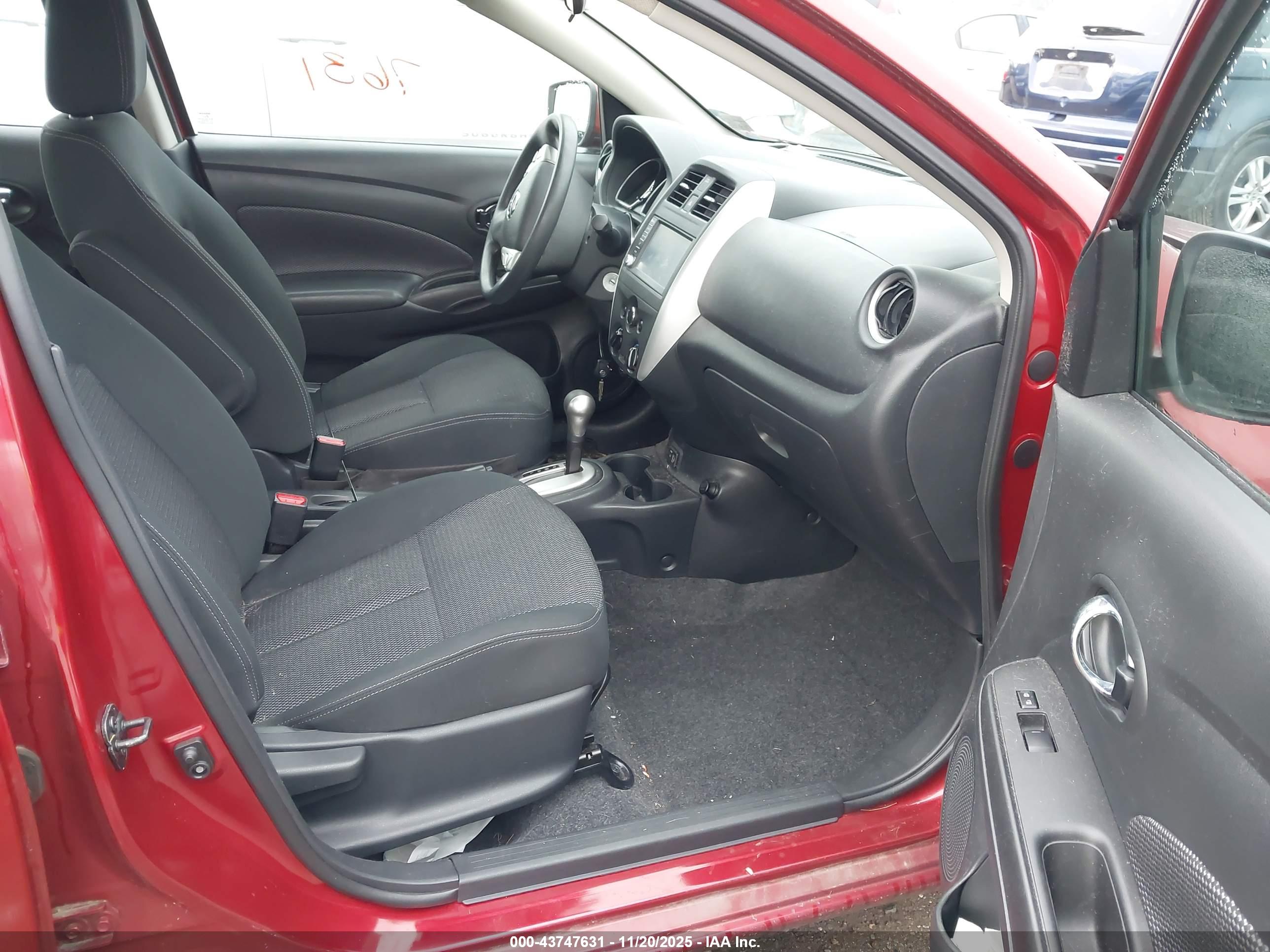 NISSAN VERSA image 5