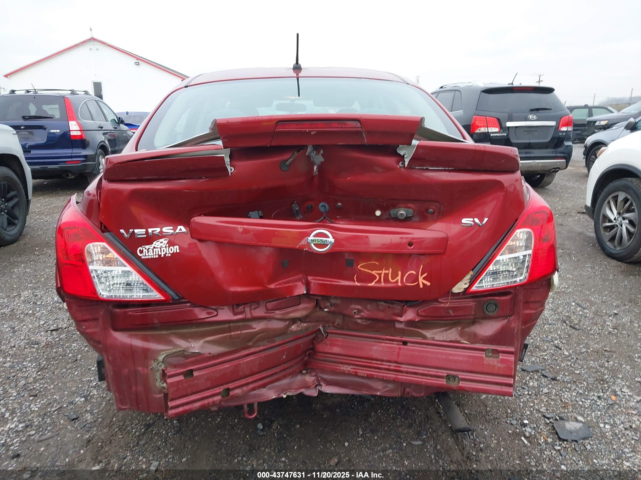 NISSAN VERSA image 6