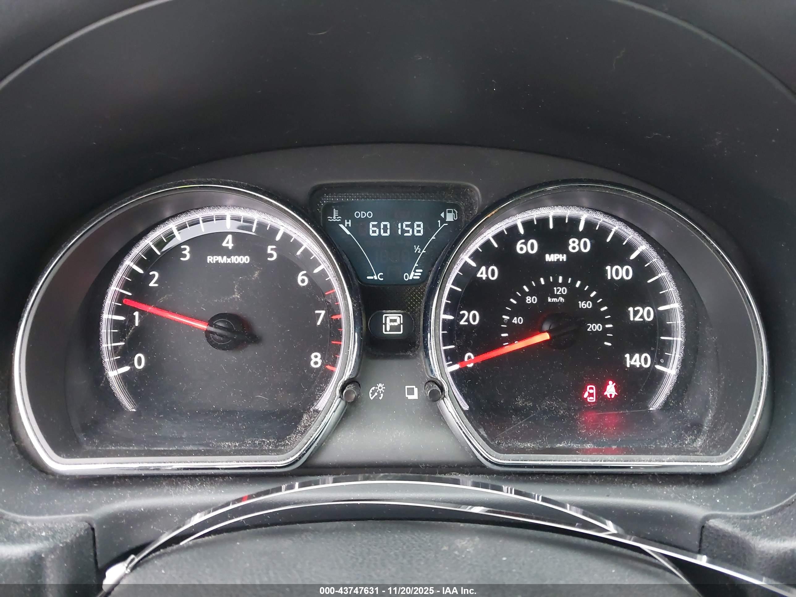 NISSAN VERSA image 7