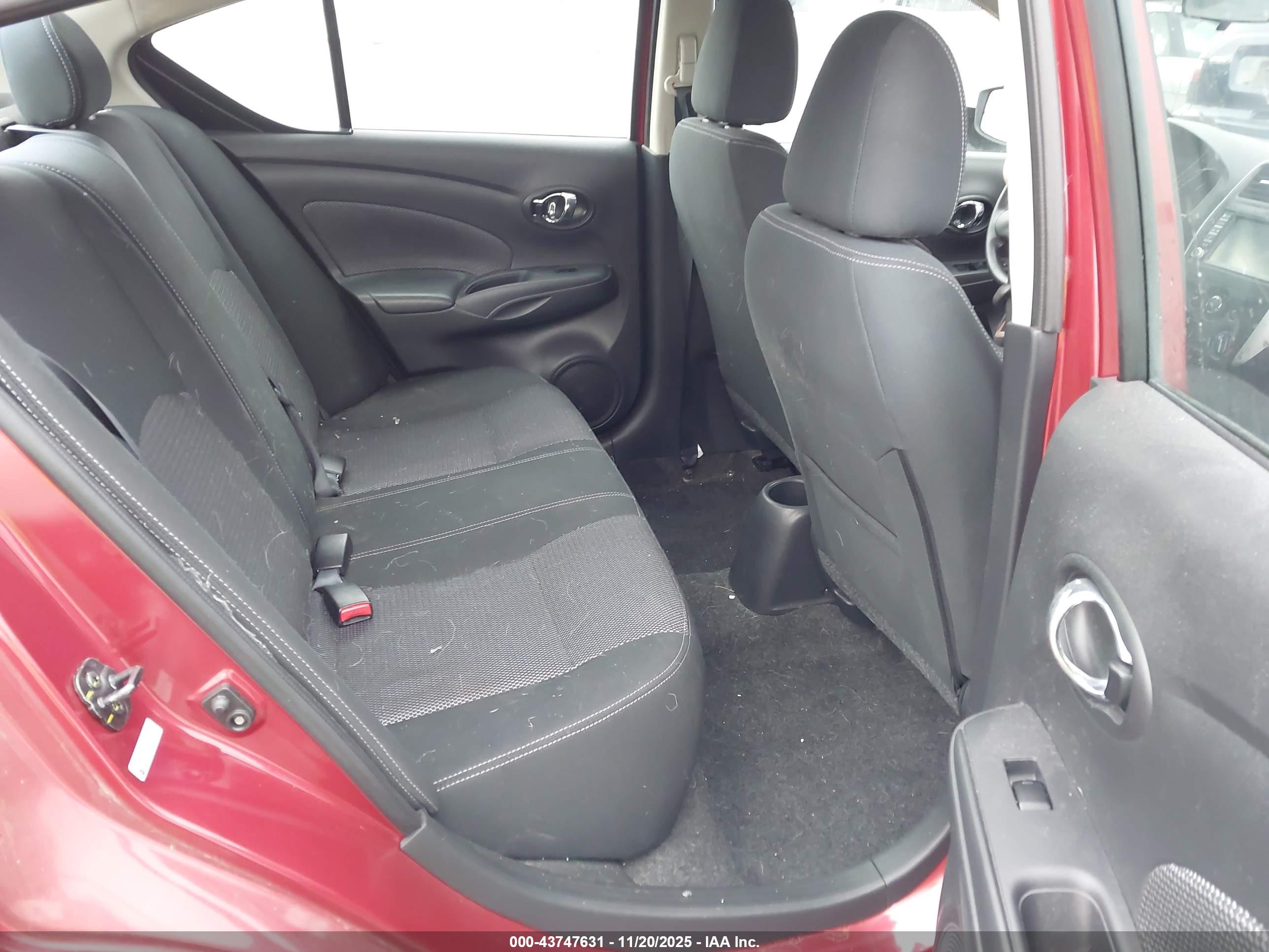 NISSAN VERSA image 8