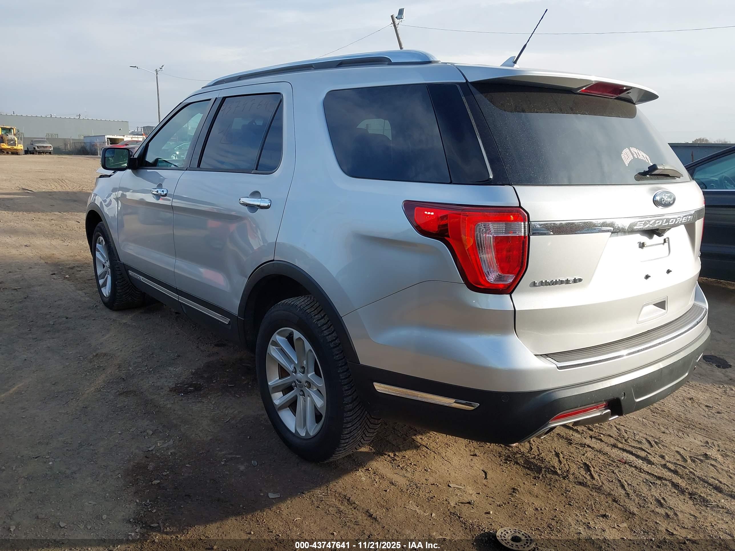 FORD EXPLORER image 3
