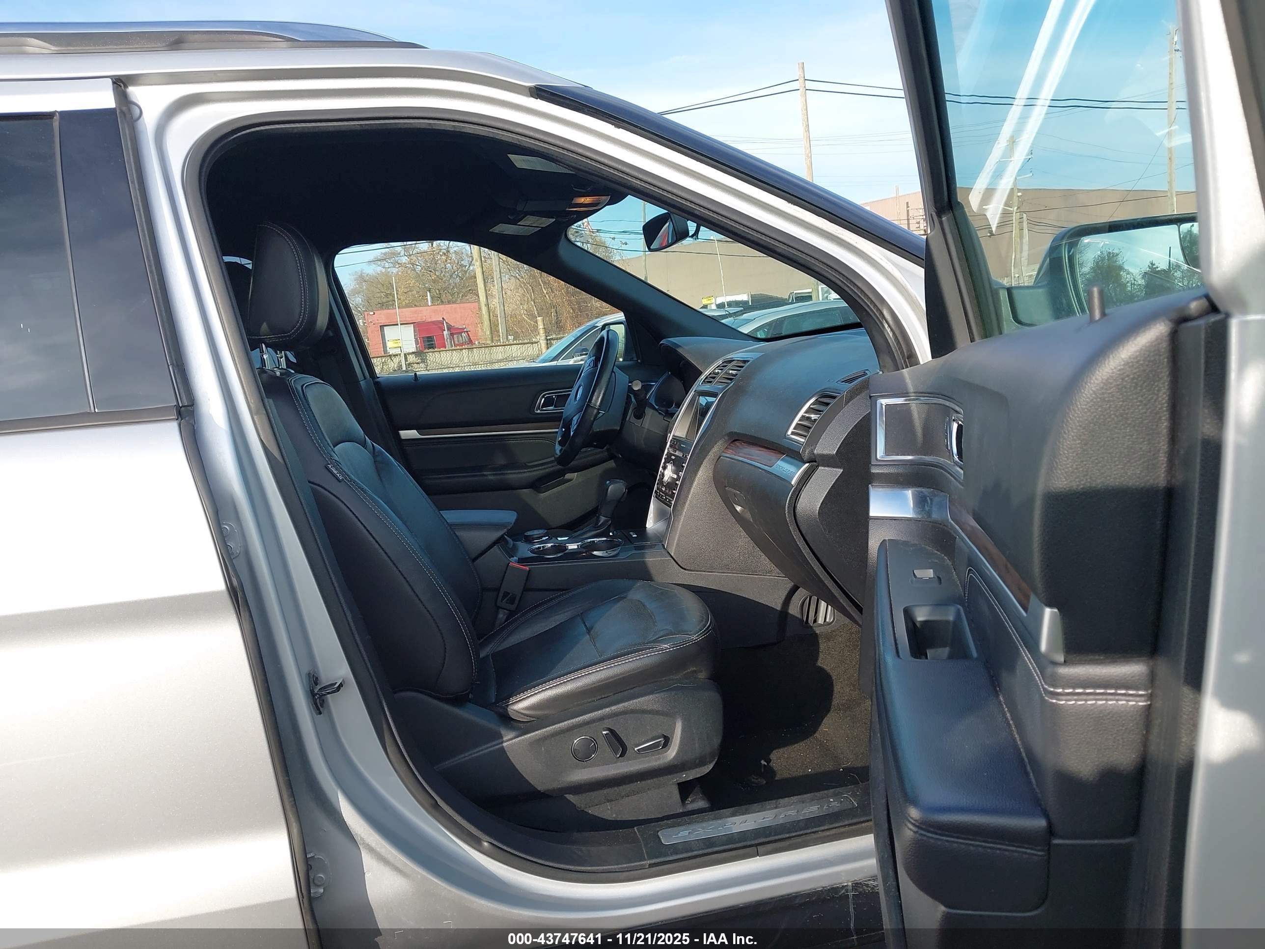 FORD EXPLORER image 5
