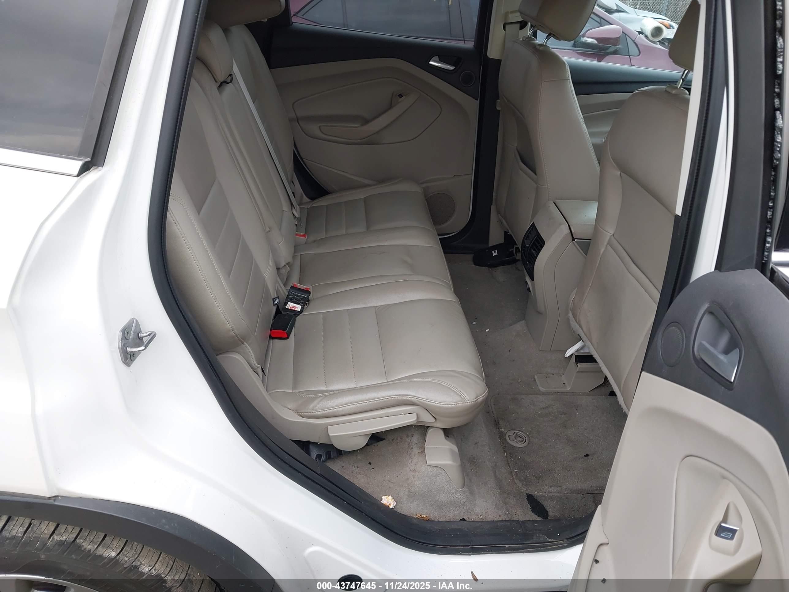 FORD ESCAPE image 8