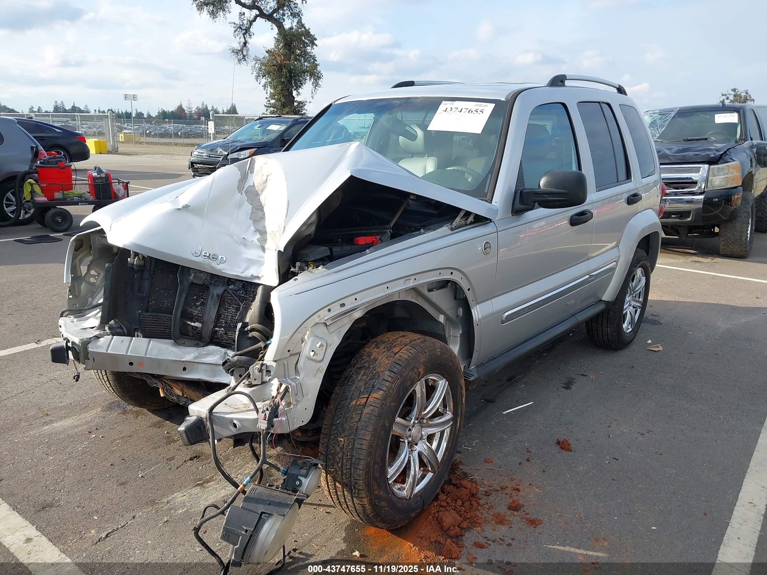 JEEP LIBERTY image 2