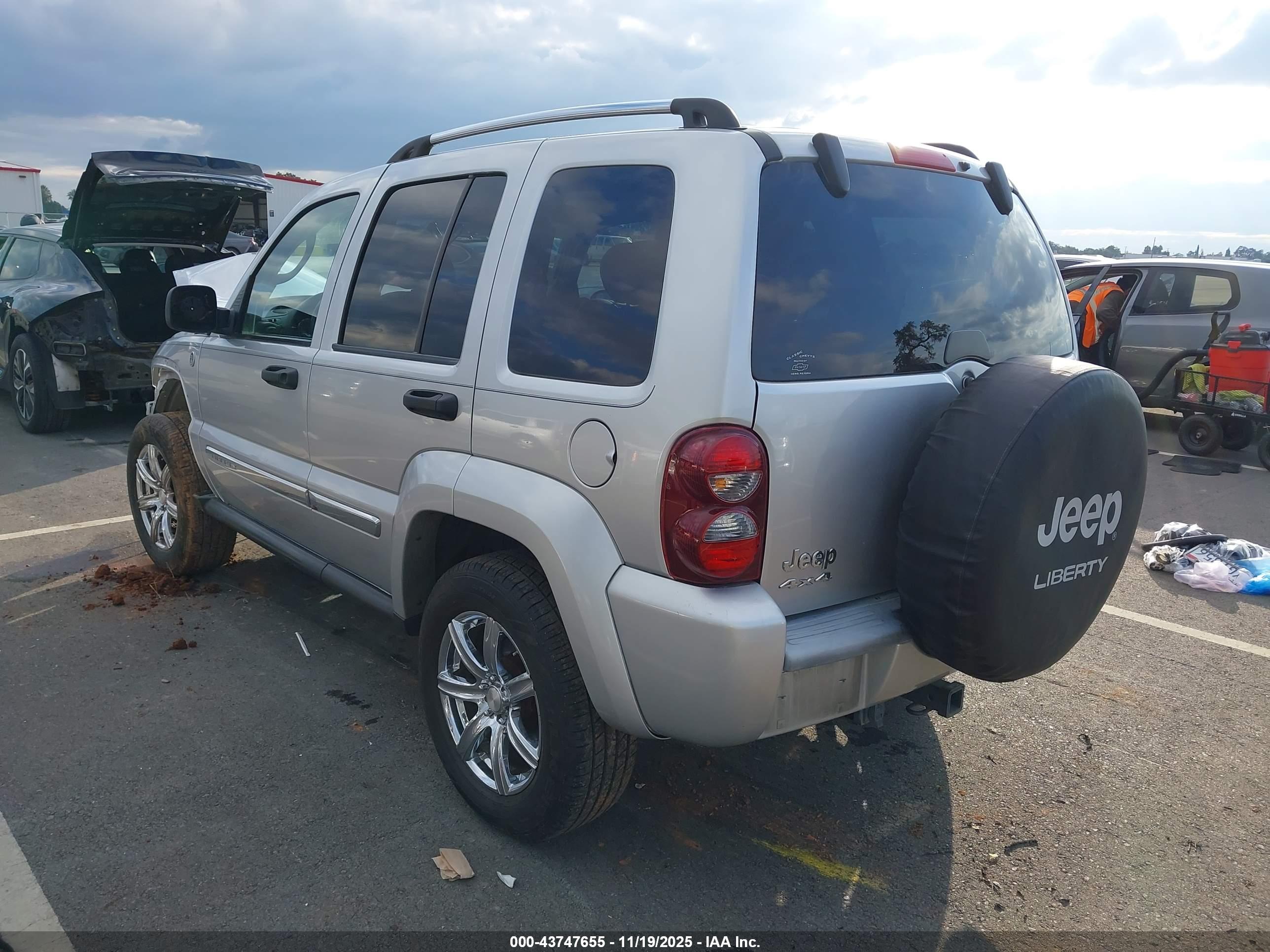 JEEP LIBERTY image 3