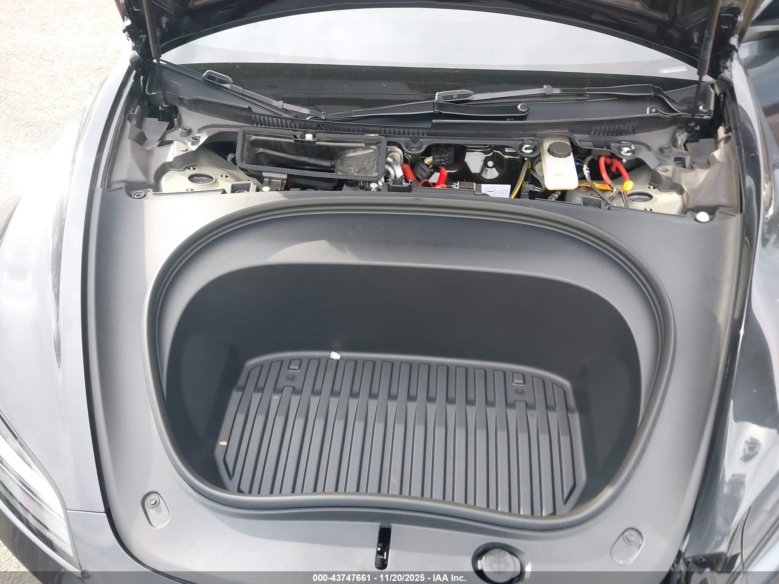 TESLA MODEL image 10