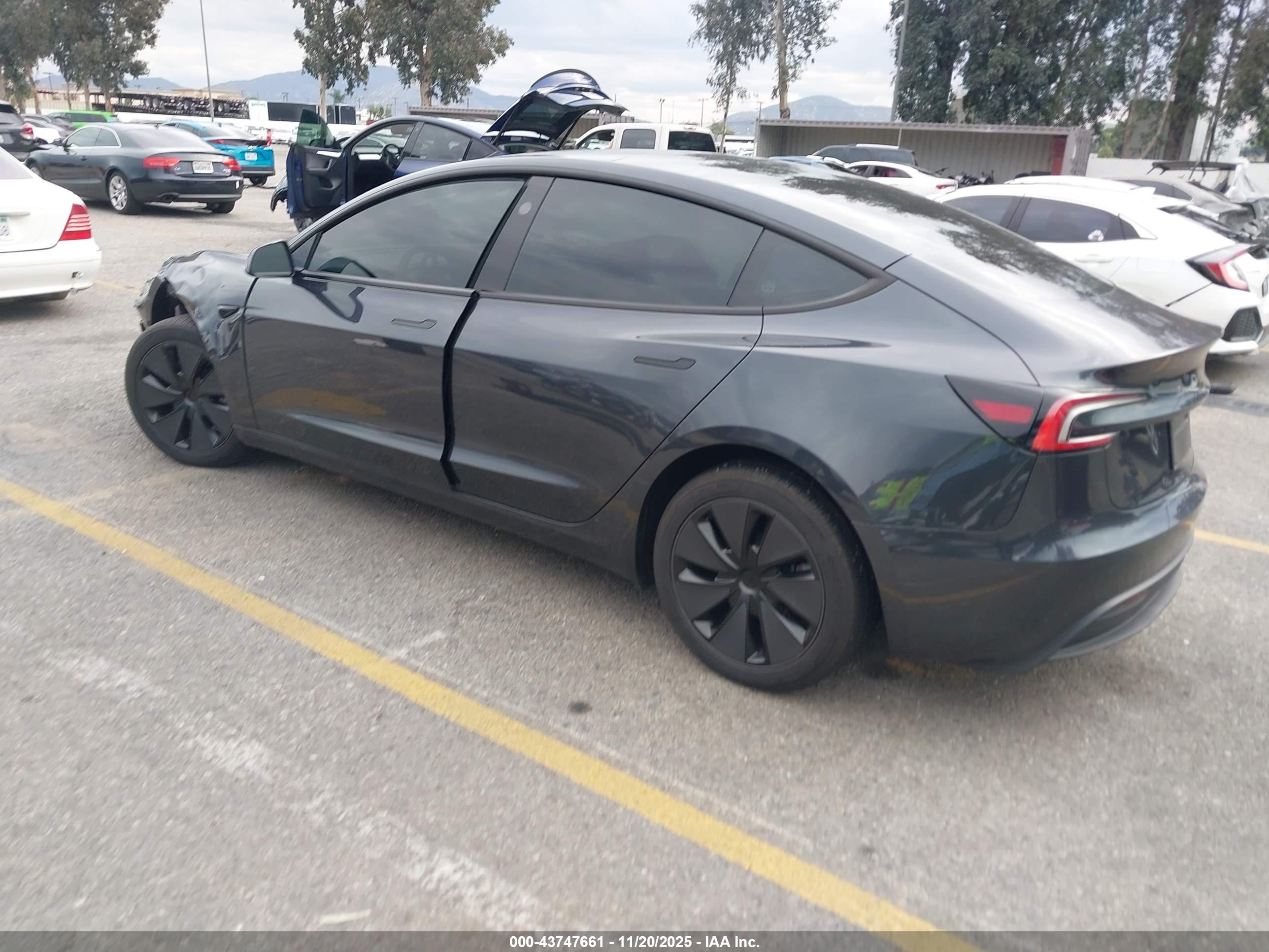 TESLA MODEL image 3