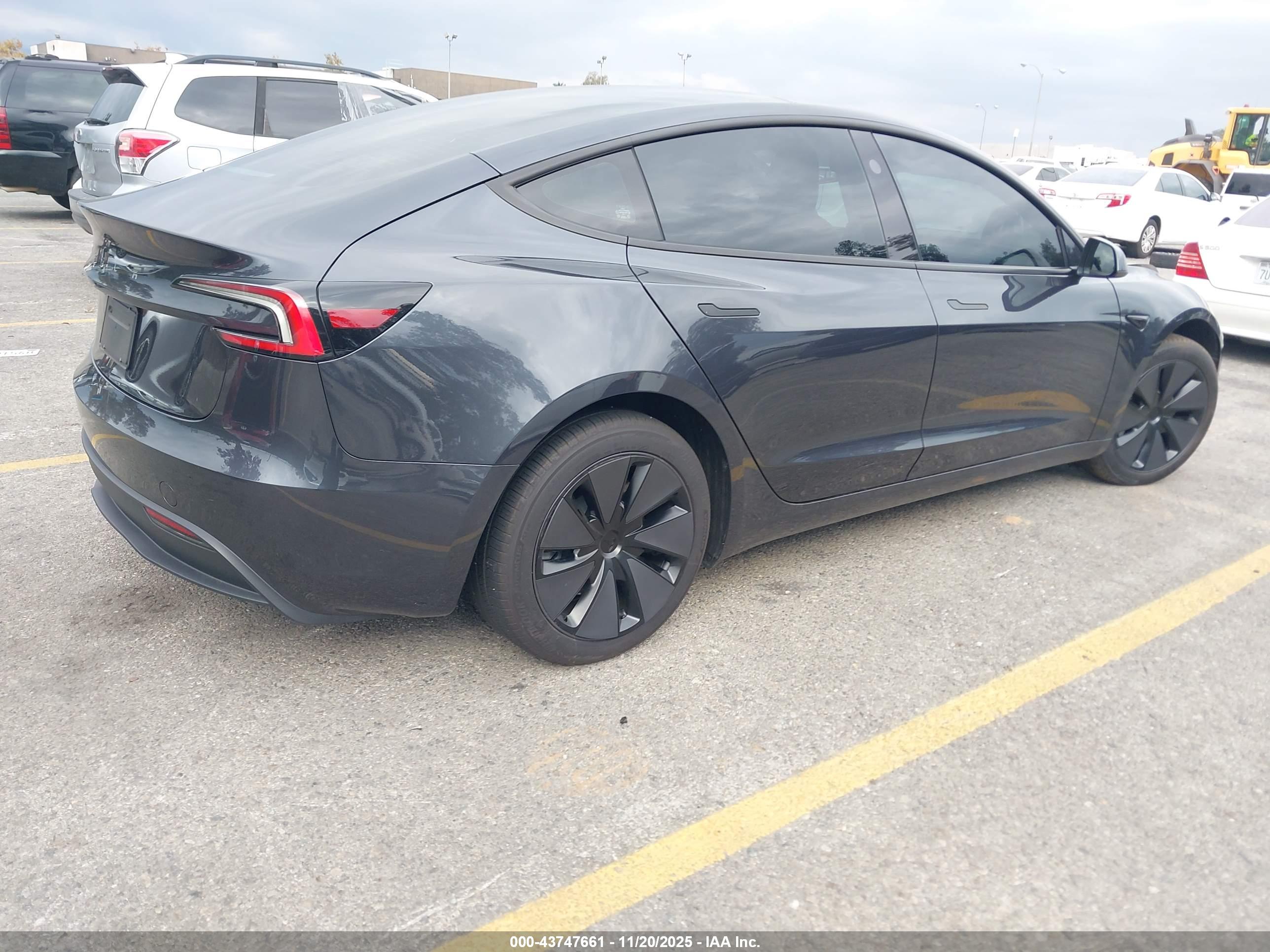TESLA MODEL image 4