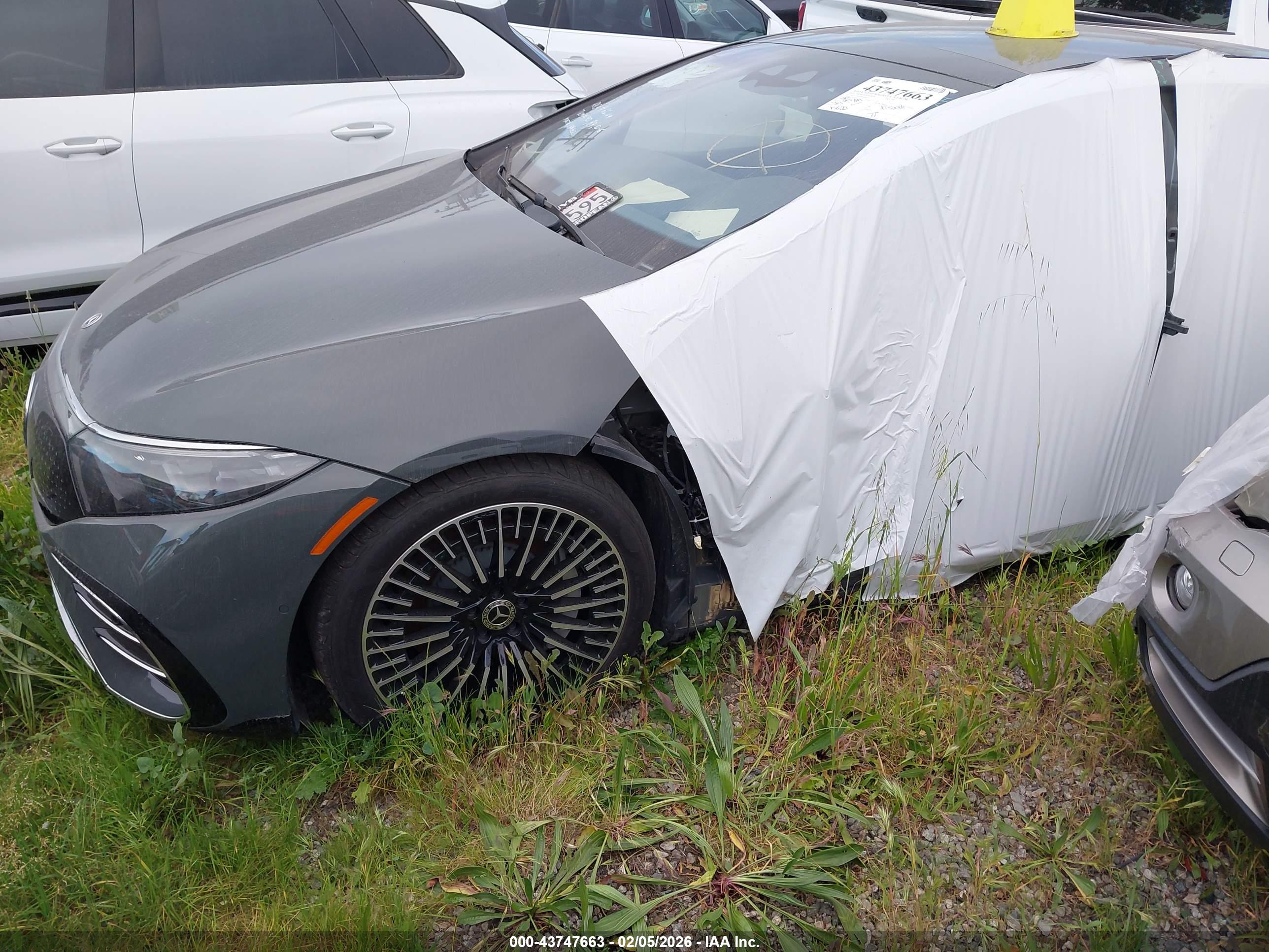 MERCEDES-BENZ EQS image 2