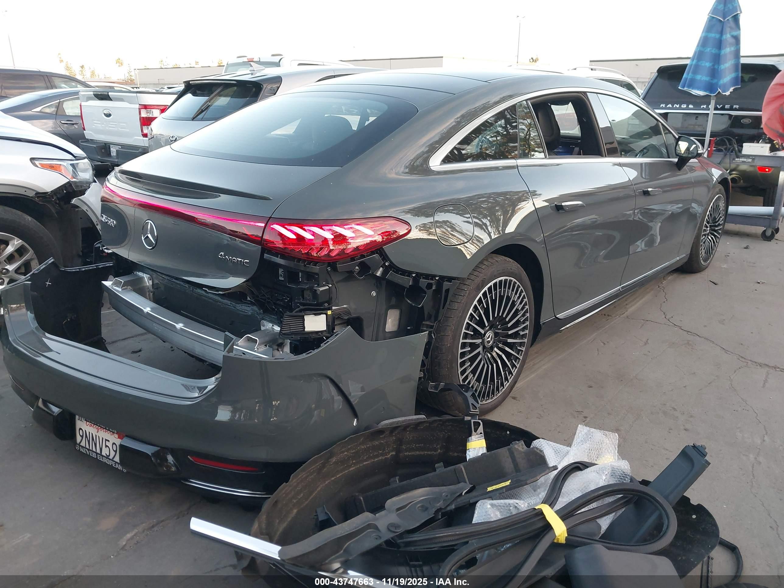 MERCEDES-BENZ EQS image 4