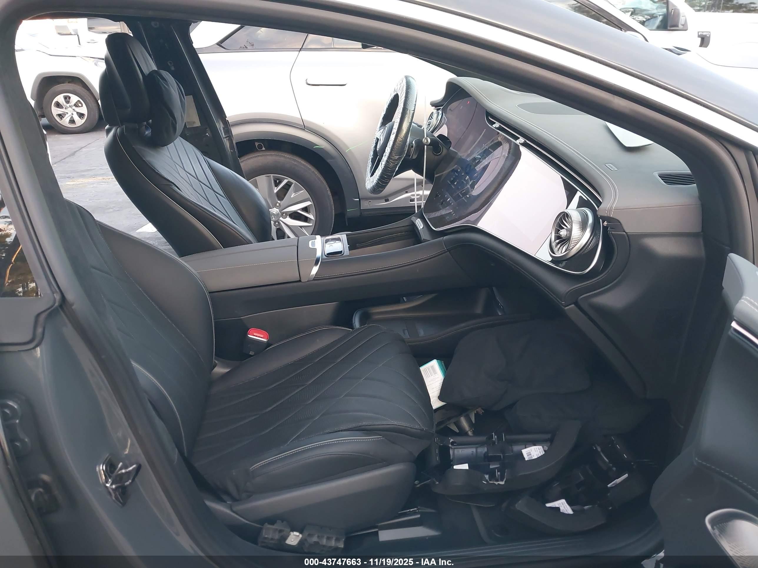 MERCEDES-BENZ EQS image 5