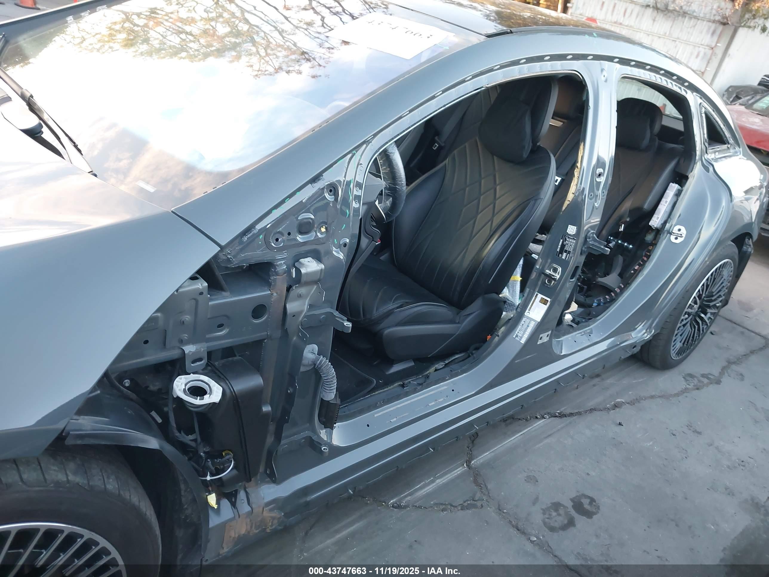 MERCEDES-BENZ EQS image 6