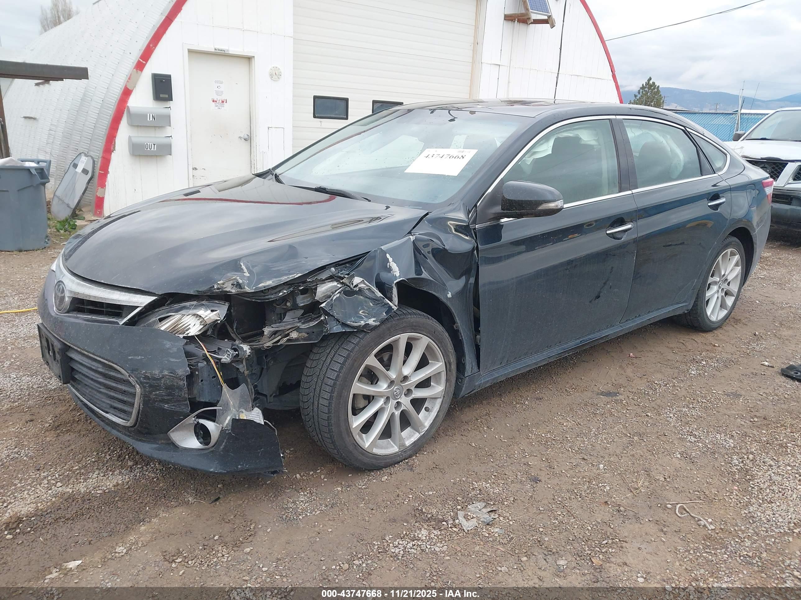 TOYOTA AVALON image 2
