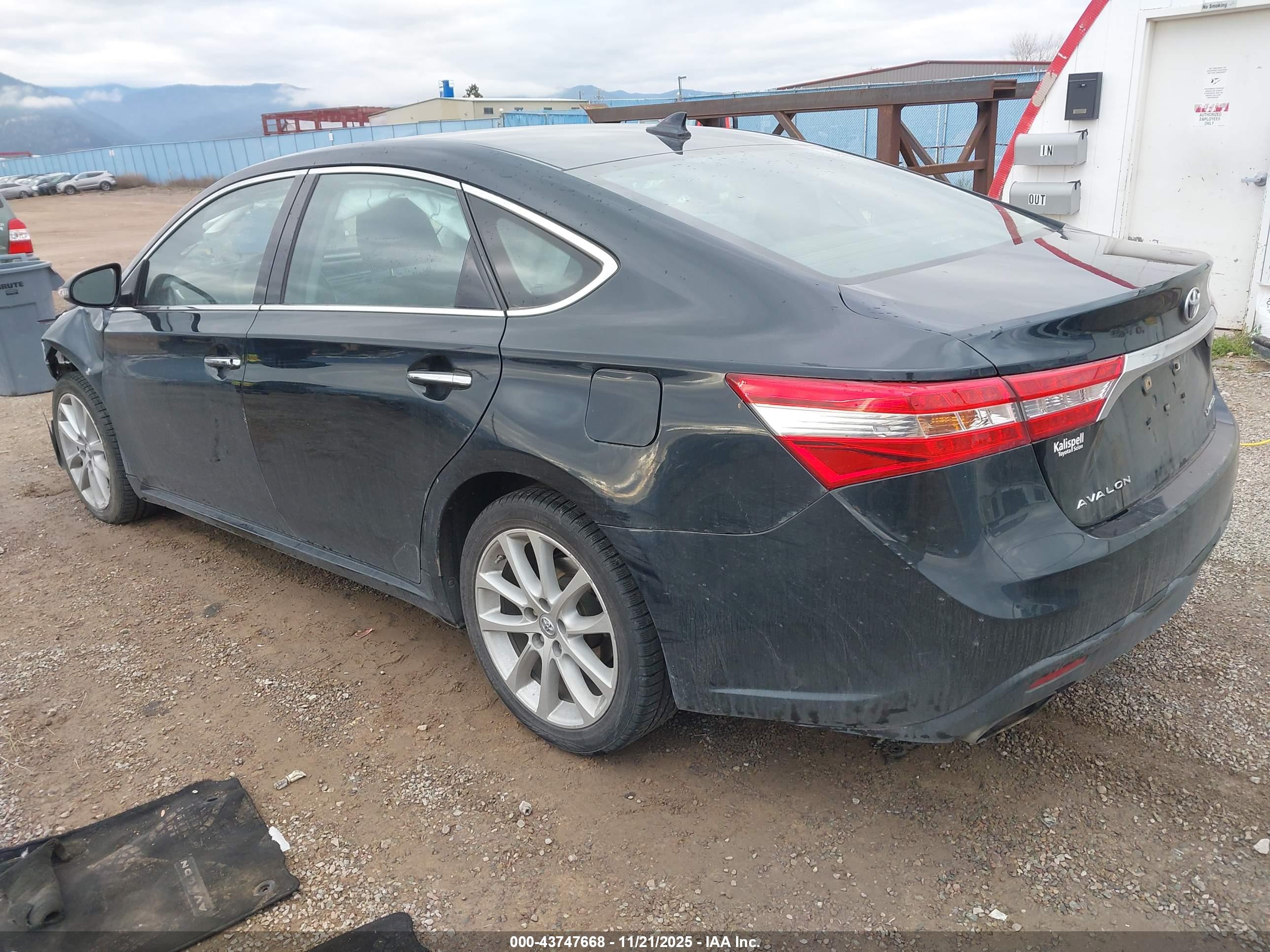 TOYOTA AVALON image 3