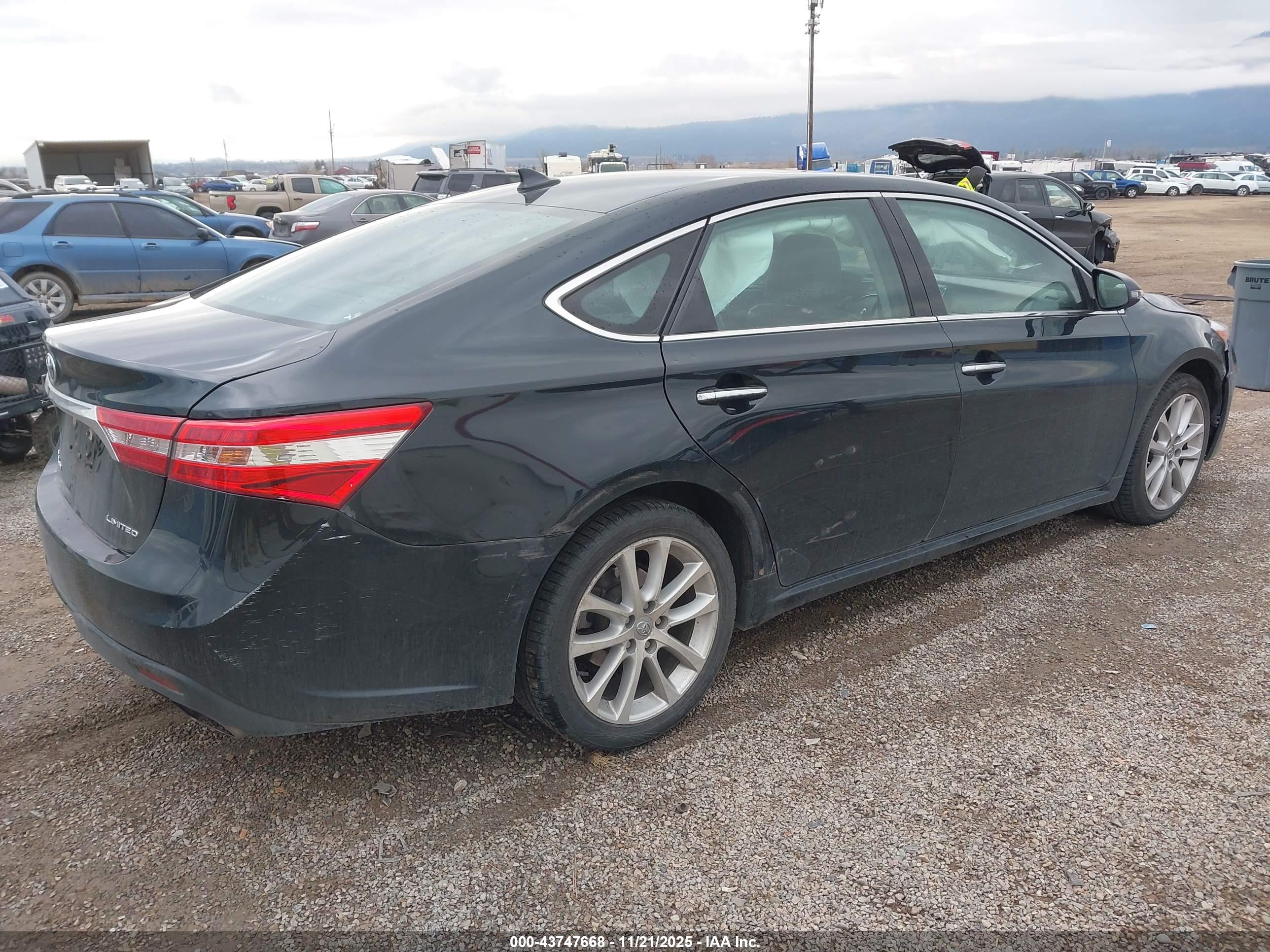 TOYOTA AVALON image 4