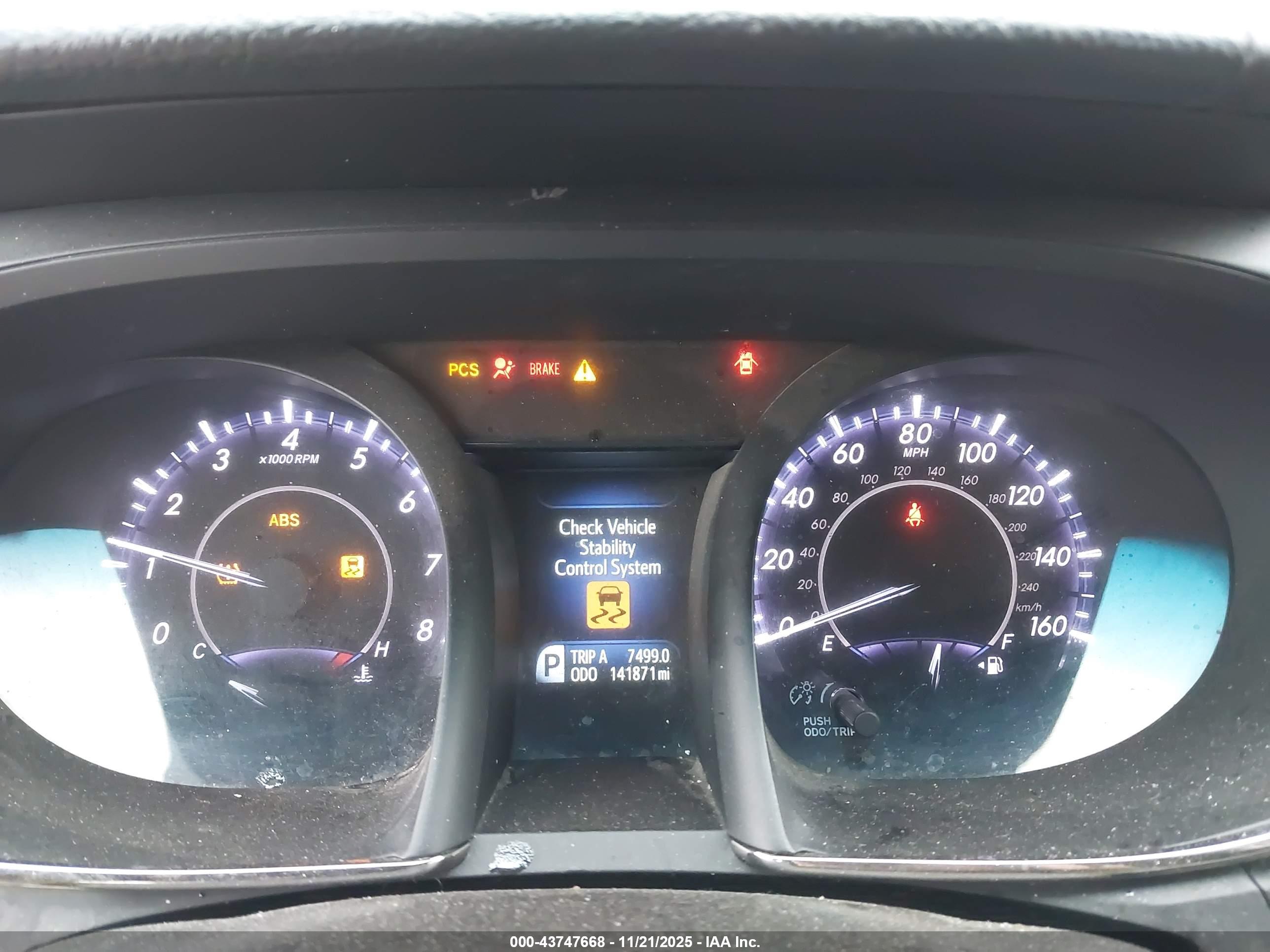 TOYOTA AVALON image 7