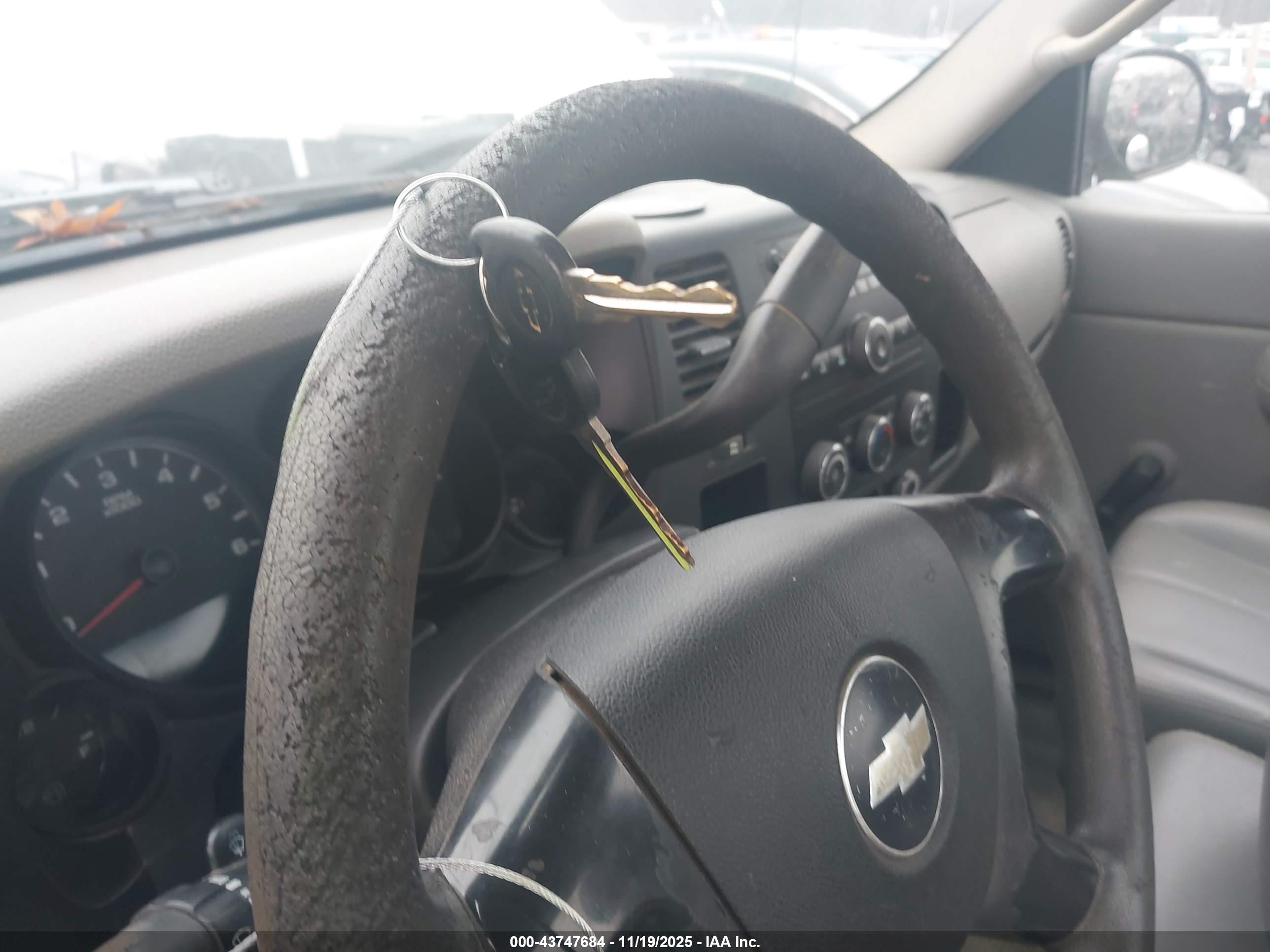 CHEVROLET SILVERADO image 11