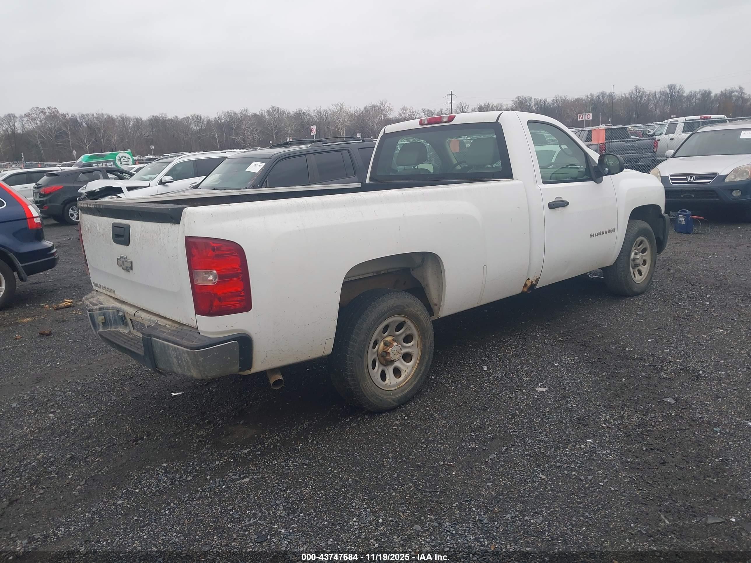 CHEVROLET SILVERADO image 4